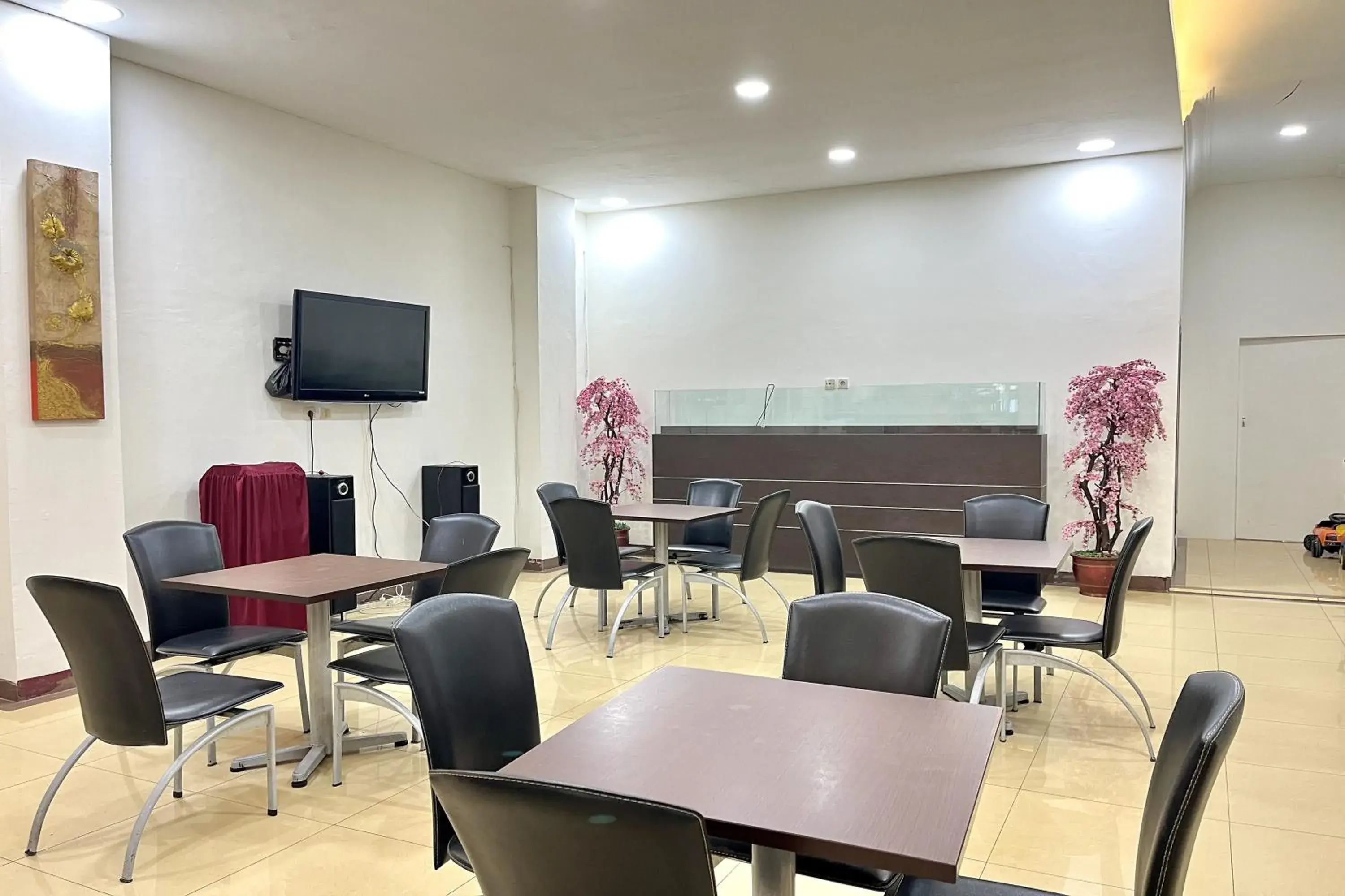 Restaurant/places to eat in Maison Hotel Bukittinggi Restaurant/places to eat in Maison Hotel Bukittinggi