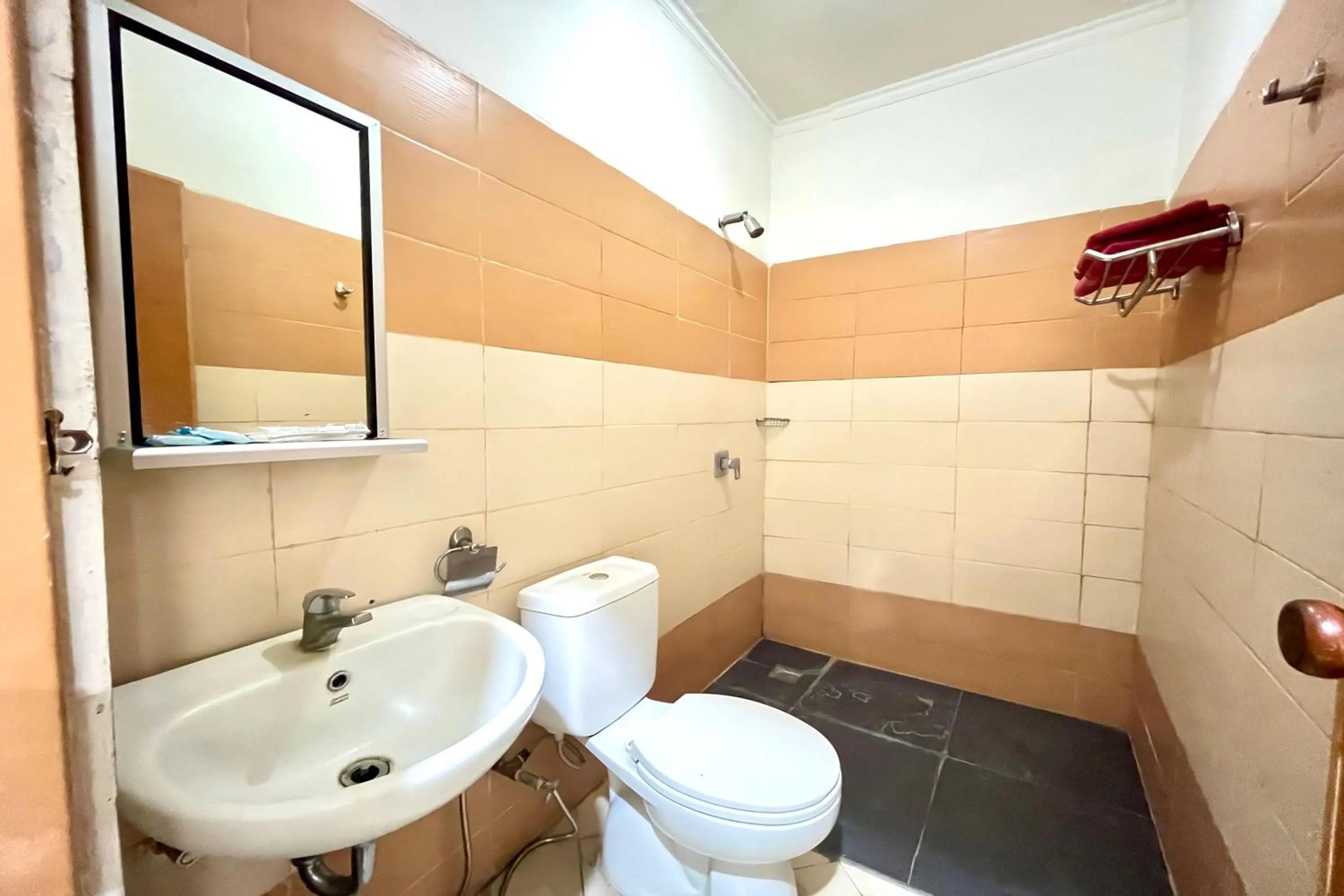 Bathroom in Maison Hotel Bukittinggi