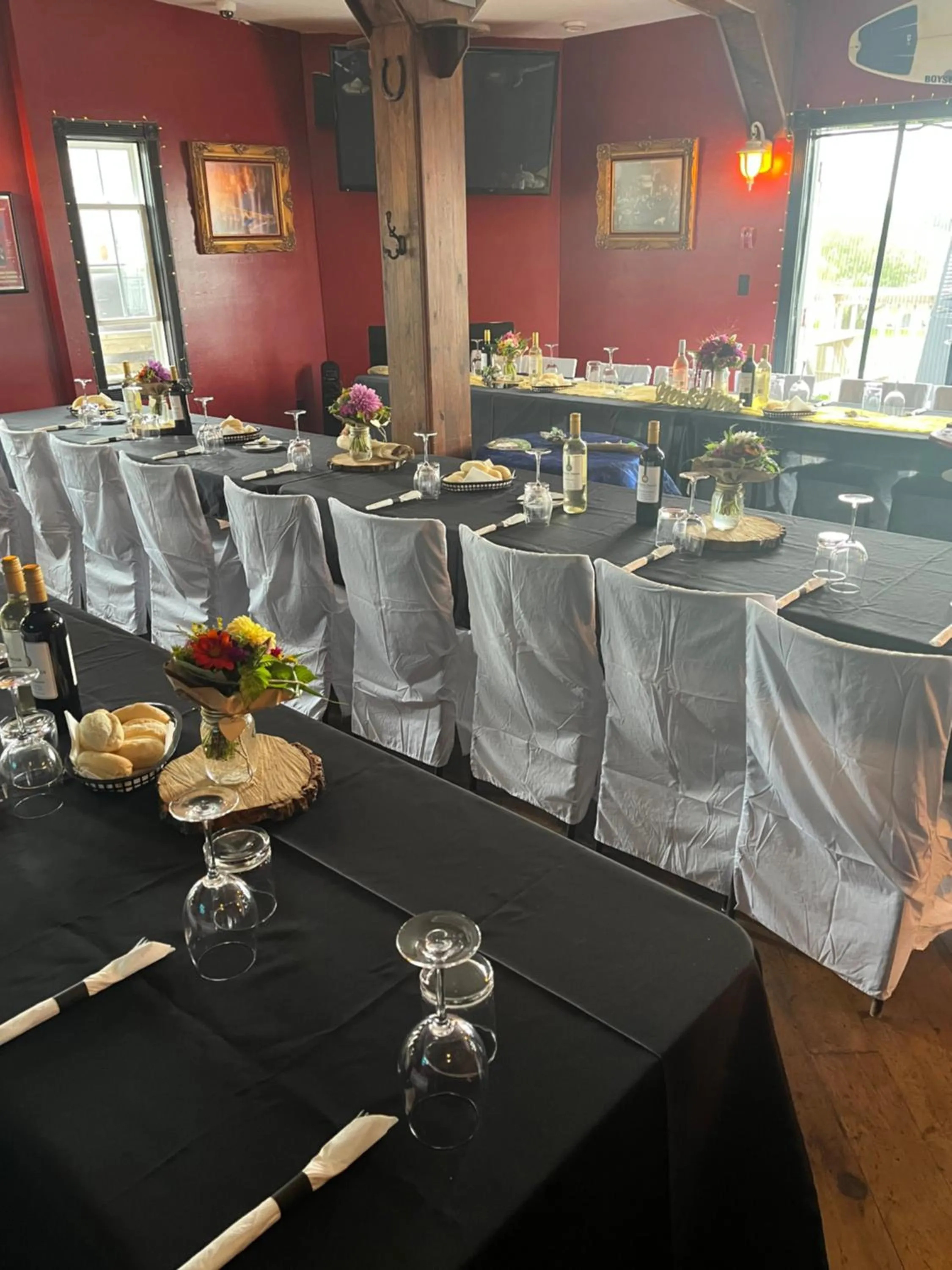 Groundswell Pub & Inn