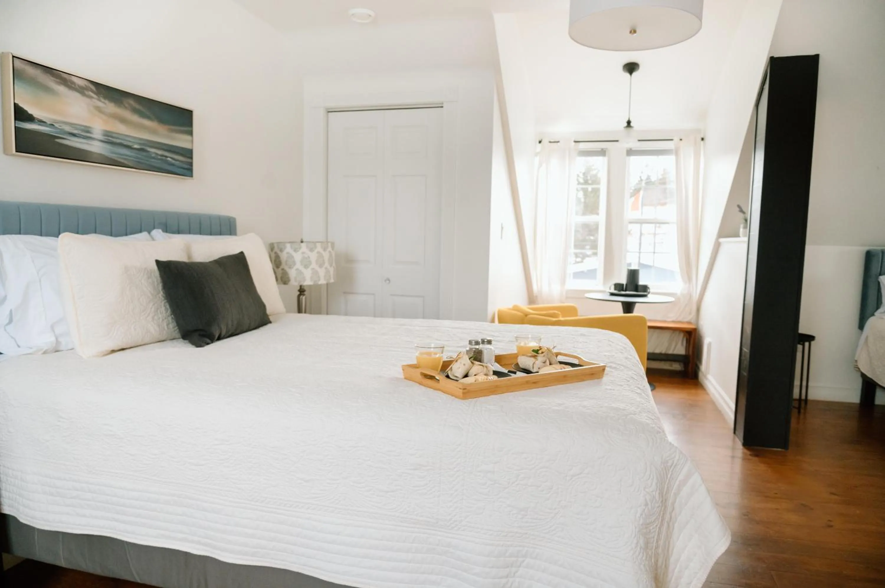 Bed in Groundswell Pub & Inn