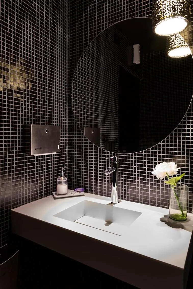 Bathroom in Lemon Suites