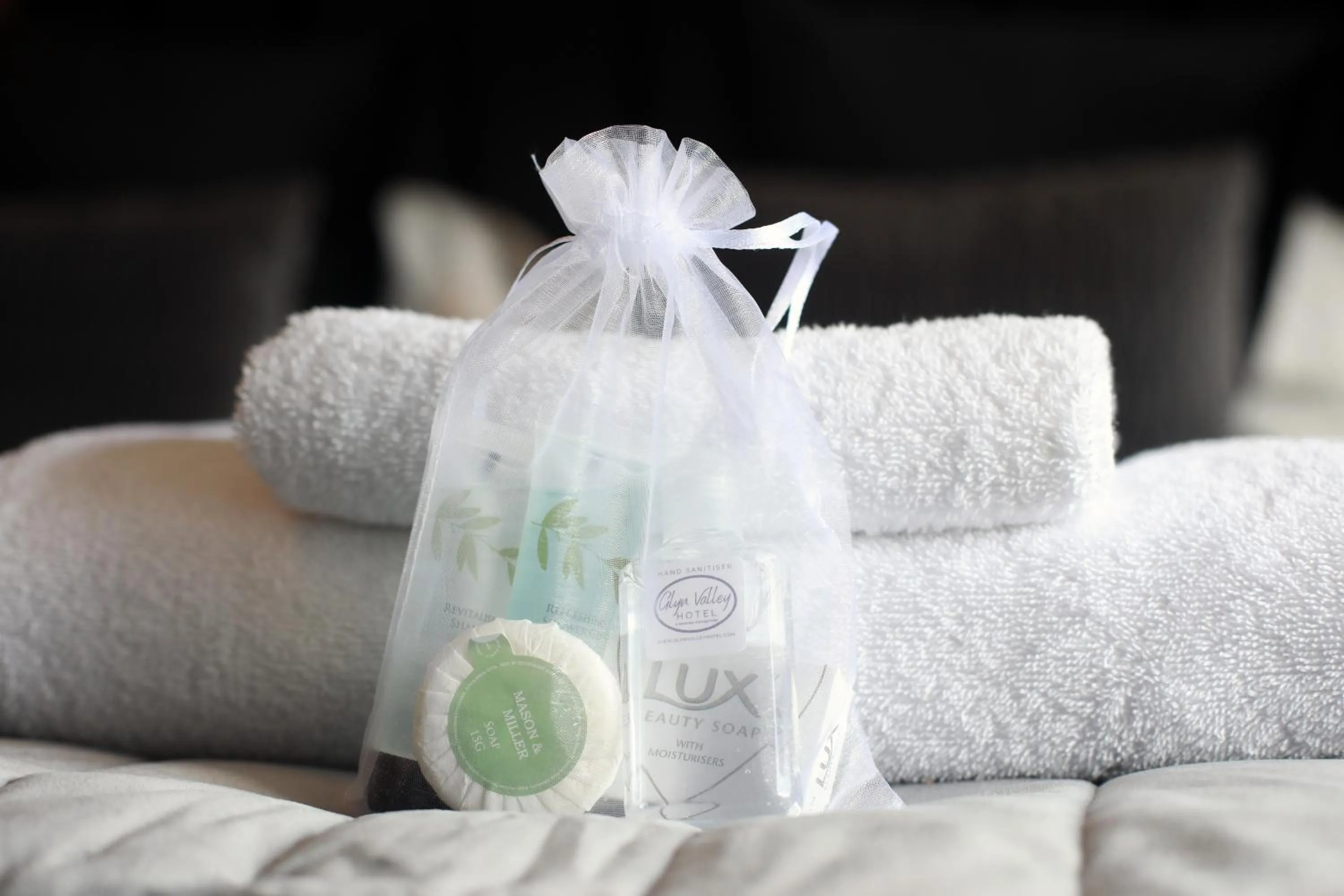 towels, Bed in OYO Glyn Valley Hotel