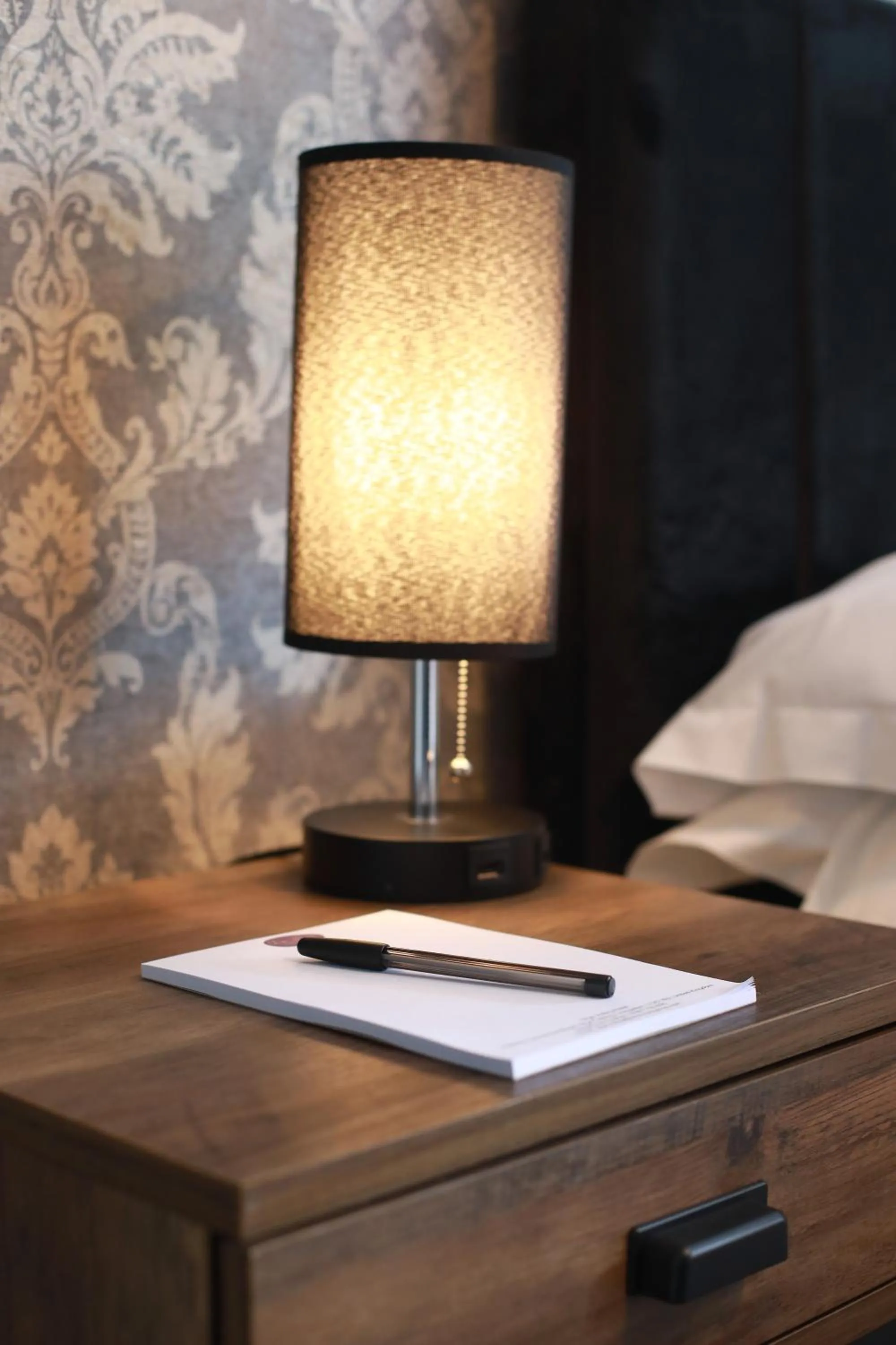 Bed in OYO Glyn Valley Hotel