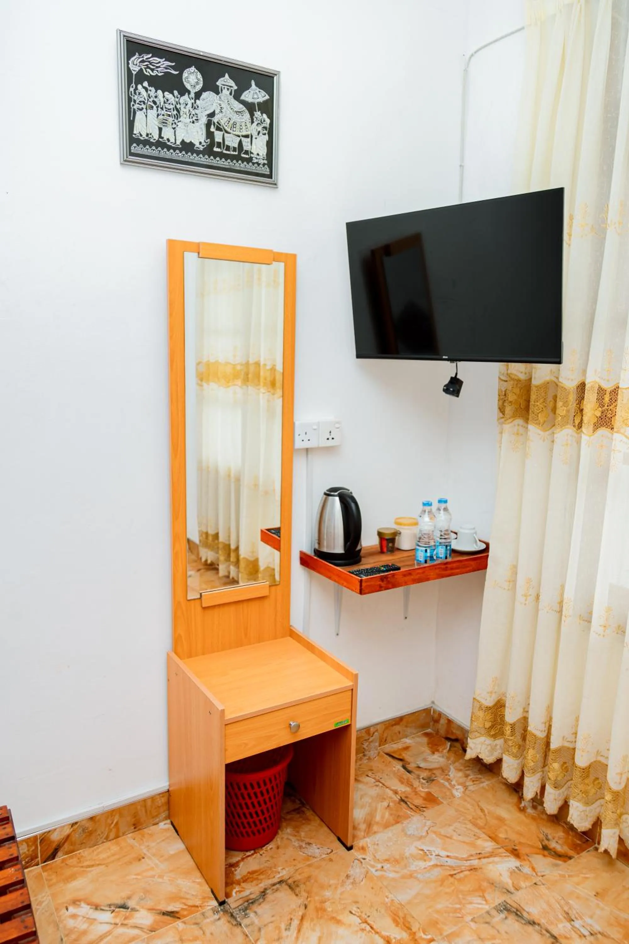 Deluxe Double Room with Balcony & Ella Rock View - single occupancy in Golden View Guest Ella