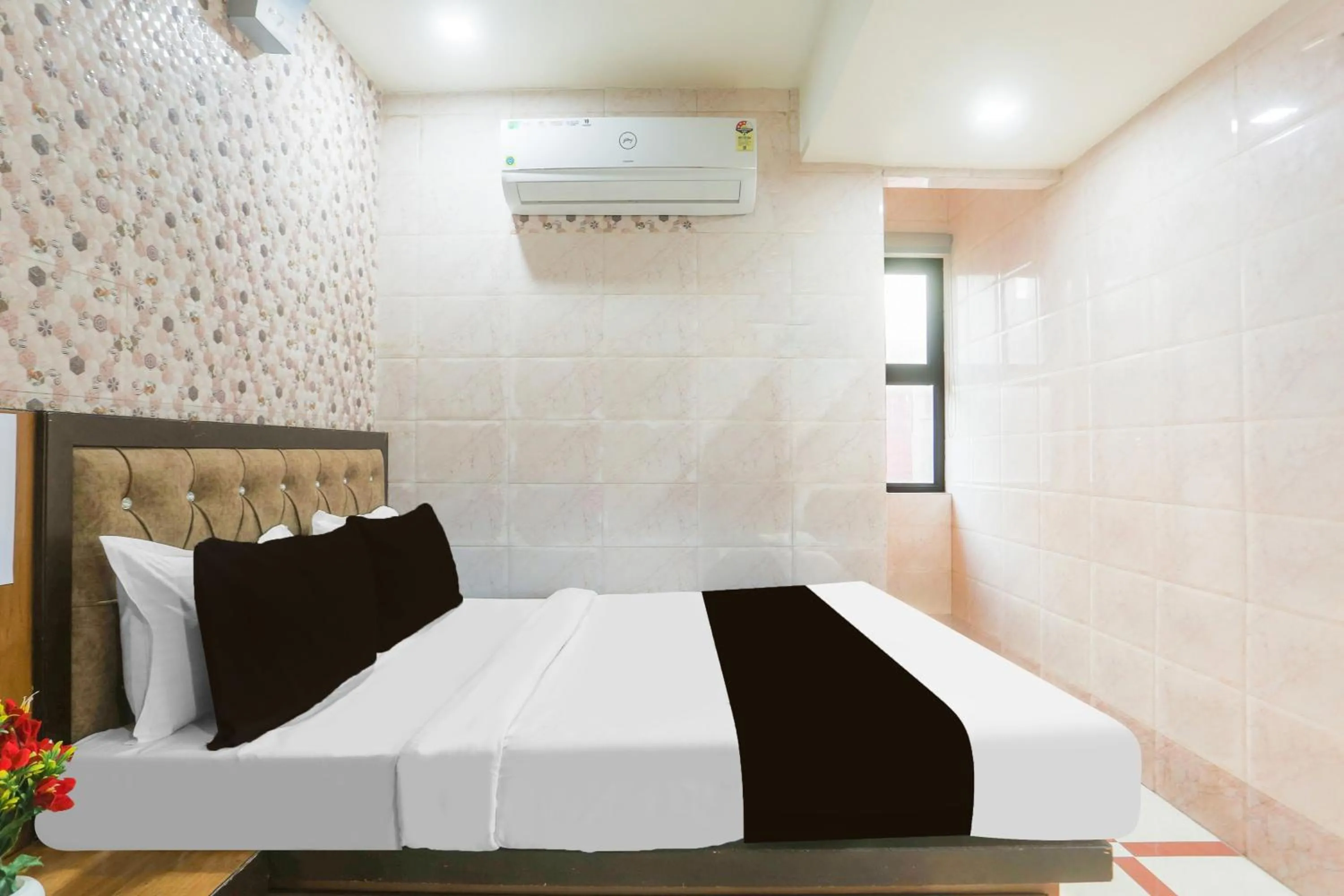 Bedroom, Bed in Hotel O Parao Formerly Cozy Inn