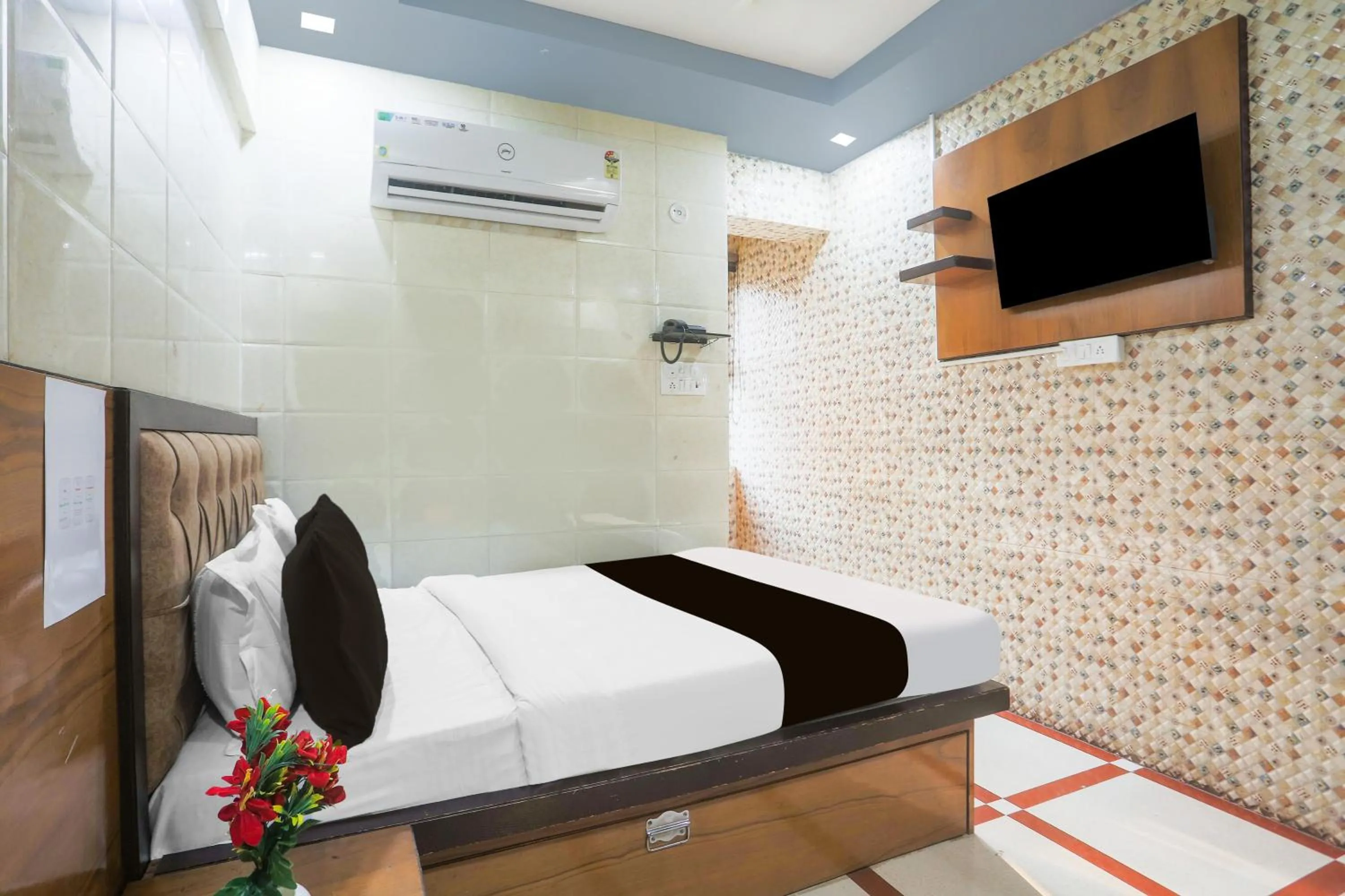 Bedroom, Bed in Hotel O Parao Formerly Cozy Inn