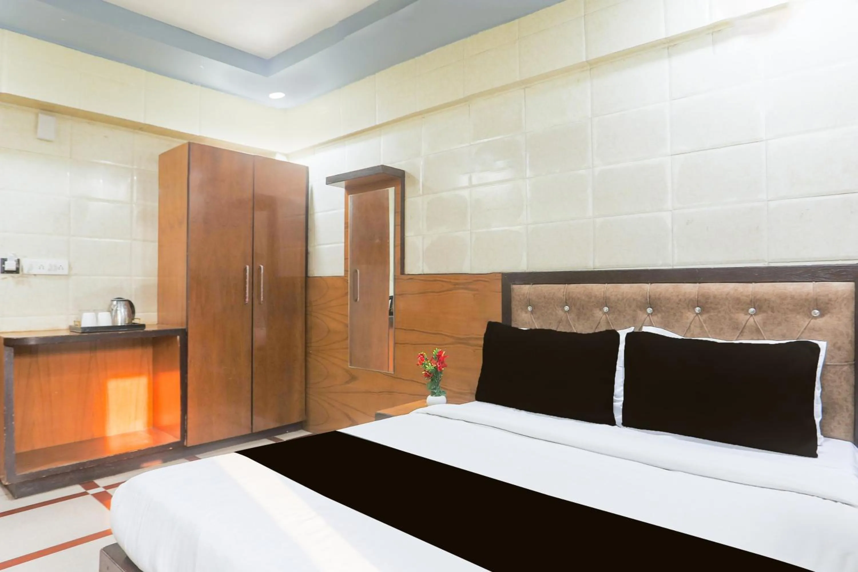 Bedroom, Bed in Hotel O Parao Formerly Cozy Inn