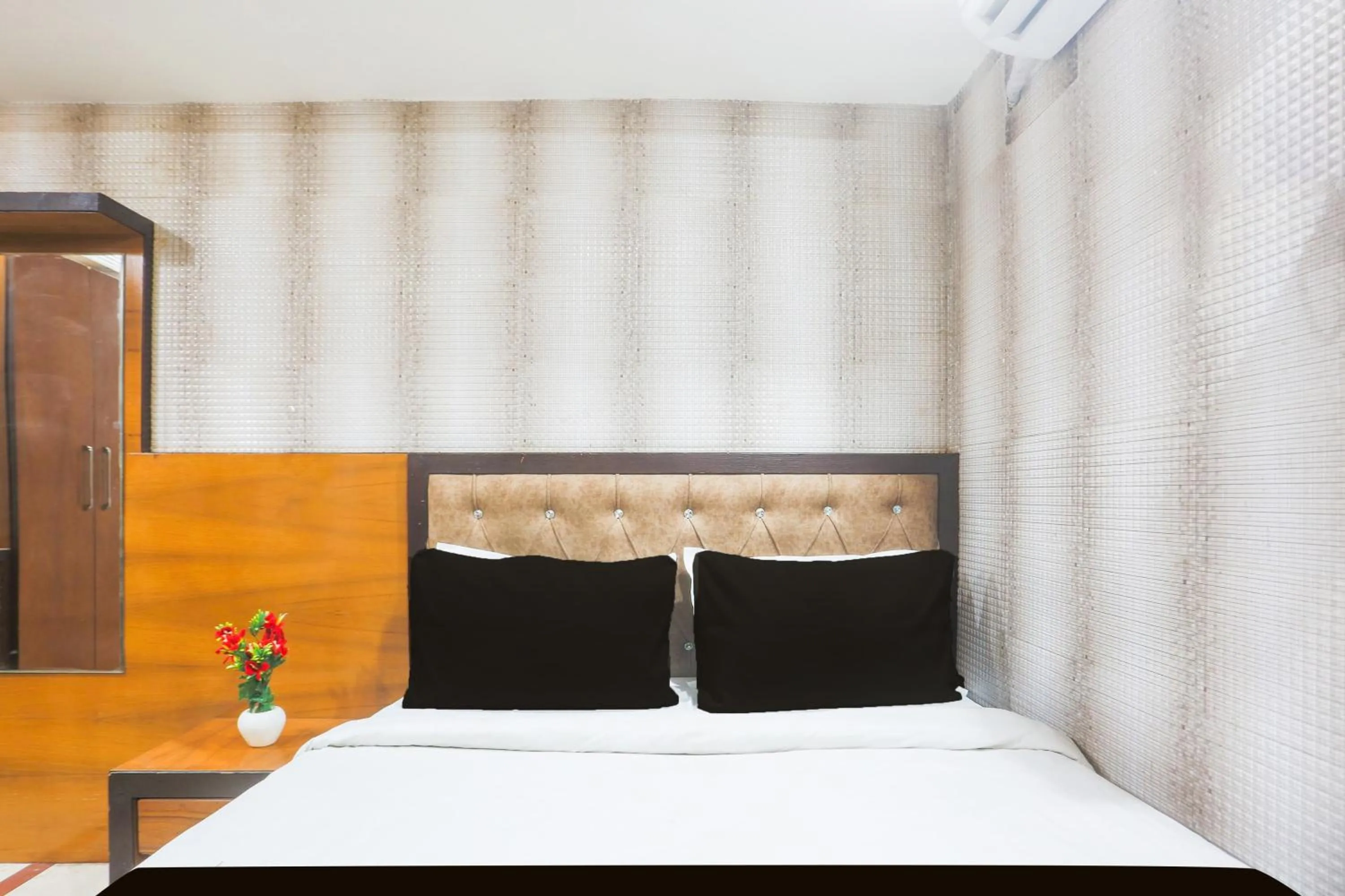 Bedroom, Bed in Hotel O Parao Formerly Cozy Inn