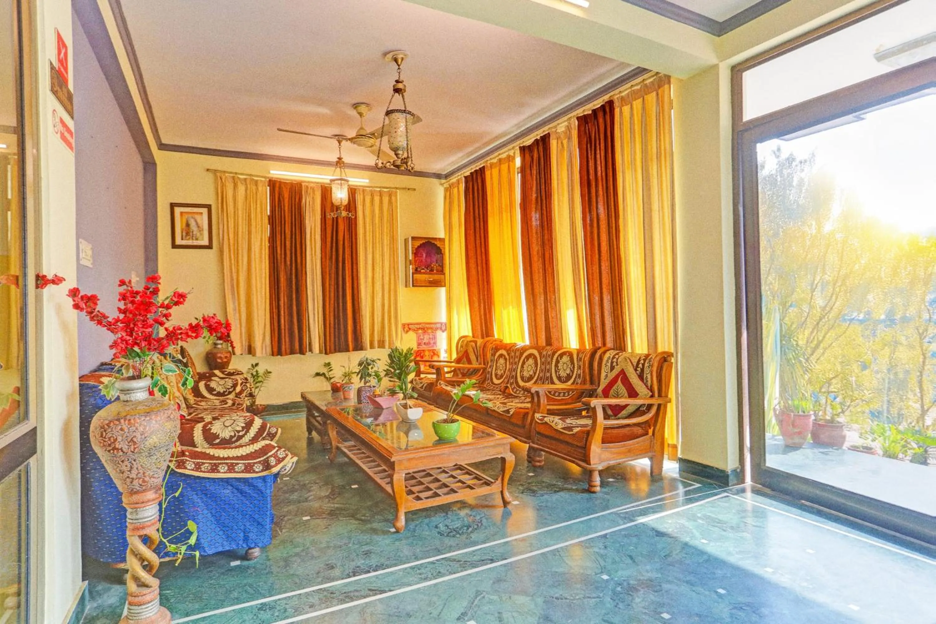 Lobby or reception in Super Collection O Bani Park Near Collectorate Circle Formerly Anuja Palace