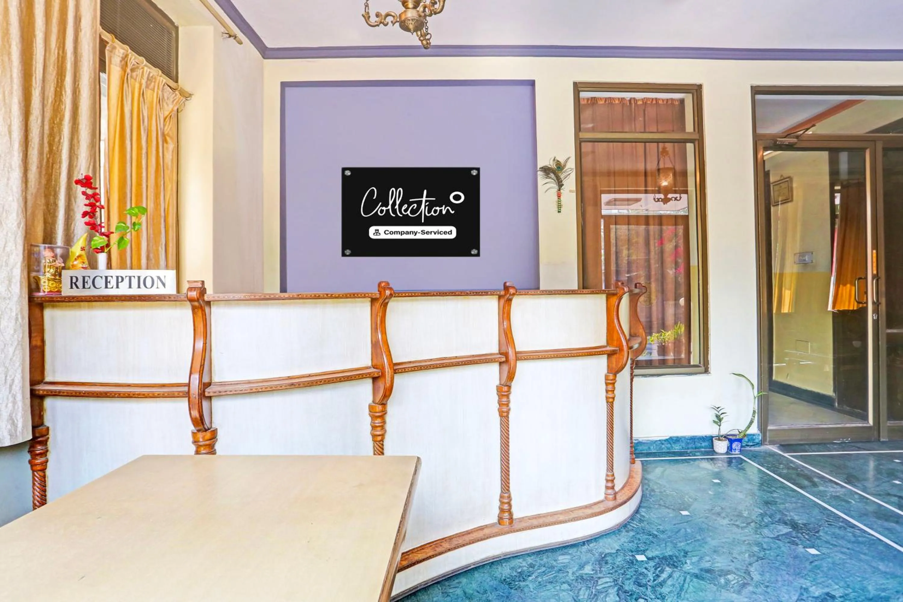 Lobby or reception in Super Collection O Bani Park Near Collectorate Circle Formerly Anuja Palace