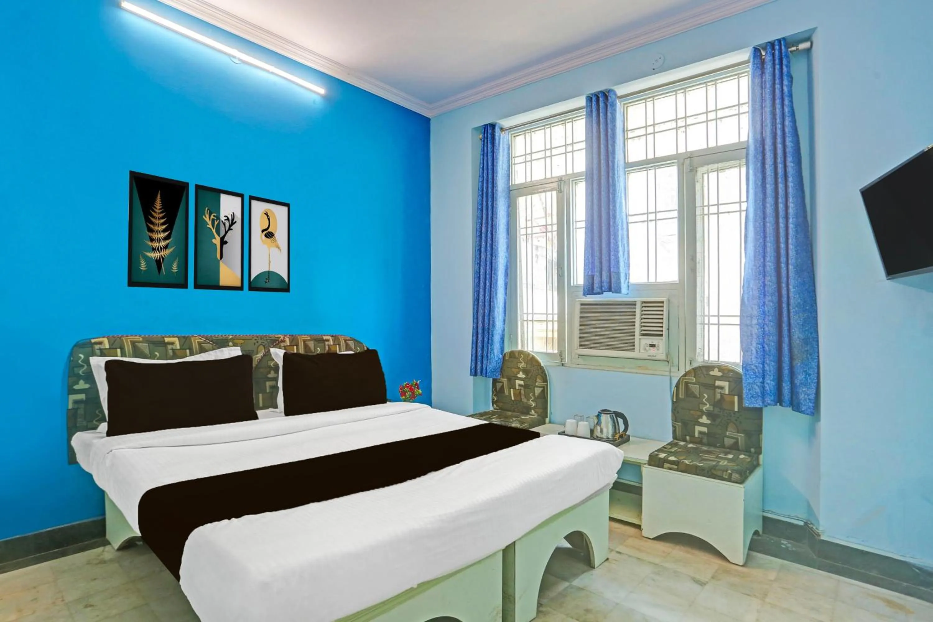 Bedroom, Bed in Super Collection O Bani Park Near Collectorate Circle Formerly Anuja Palace