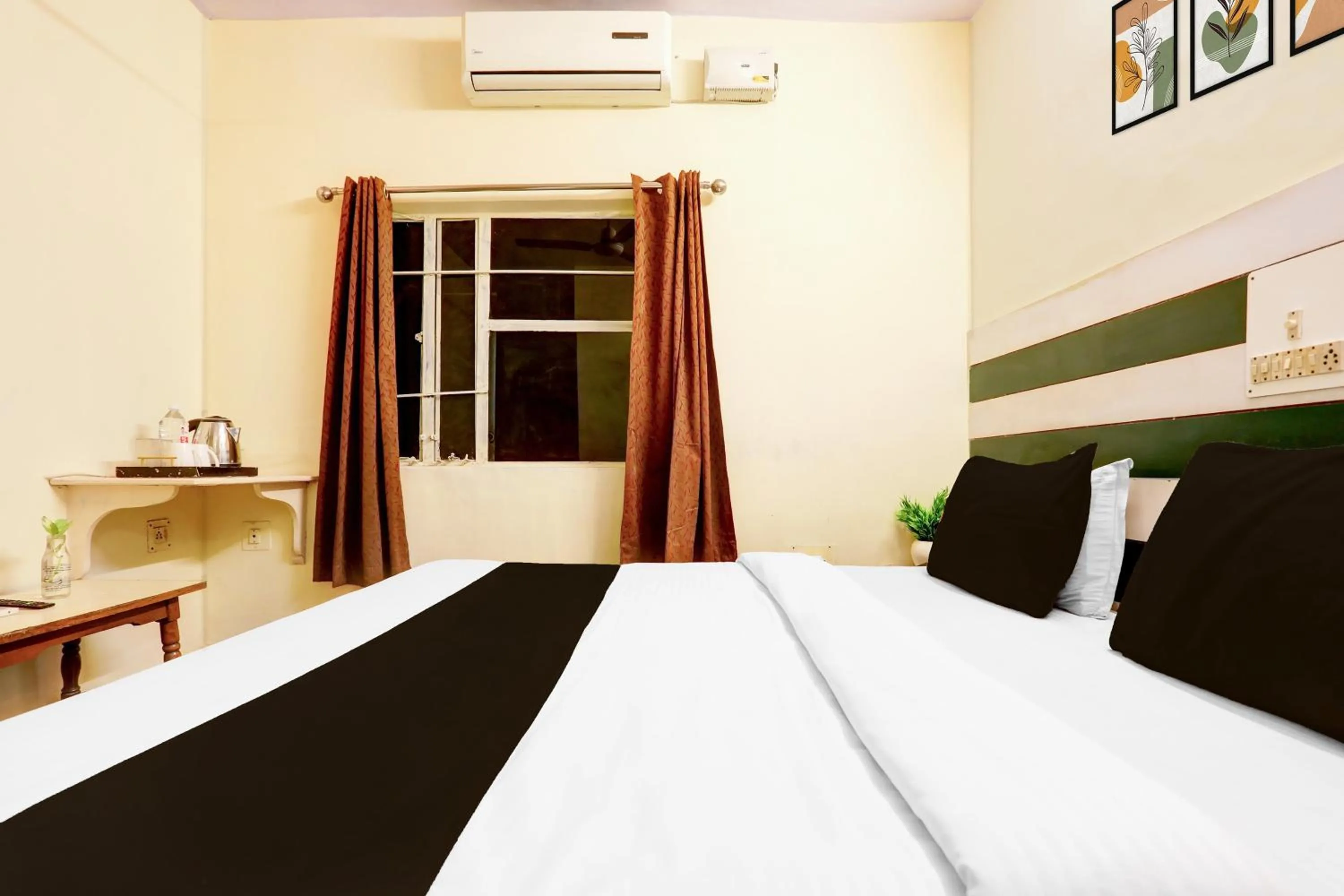 Bedroom, Bed in Collection O Lashkar Gwalior formerly Hotel Banjara