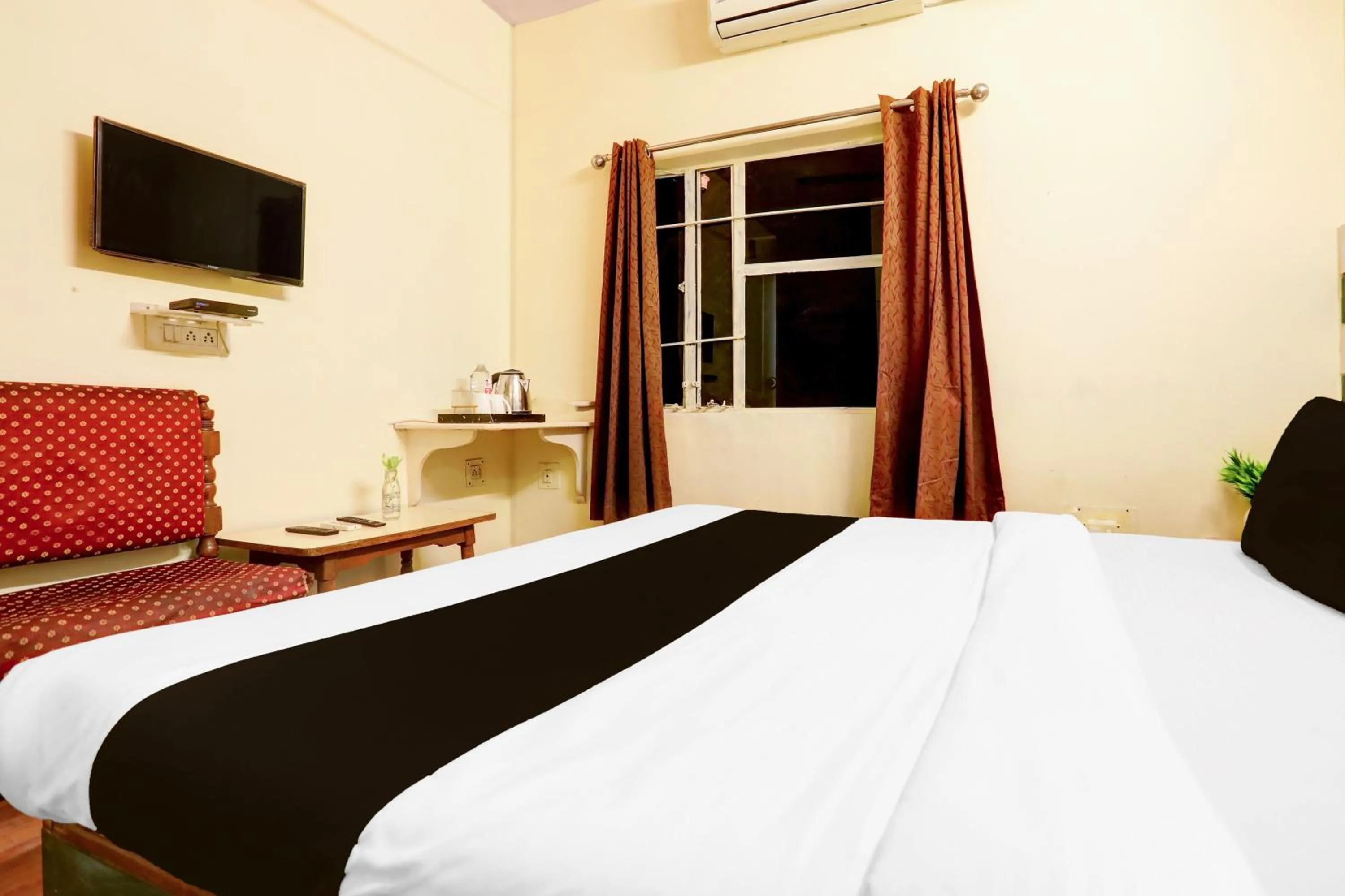 Bedroom, Bed in Collection O Lashkar Gwalior formerly Hotel Banjara