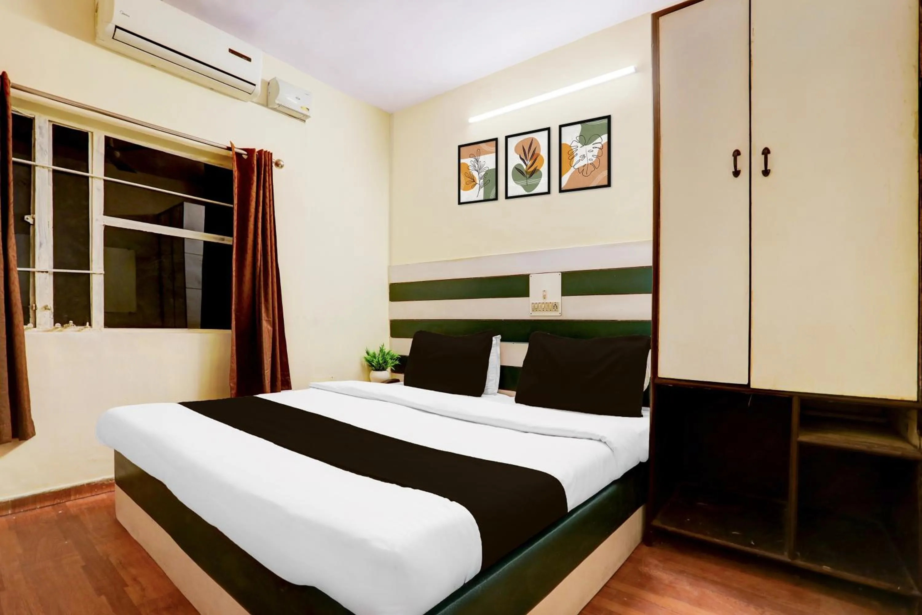 Bedroom, Bed in Collection O Lashkar Gwalior formerly Hotel Banjara