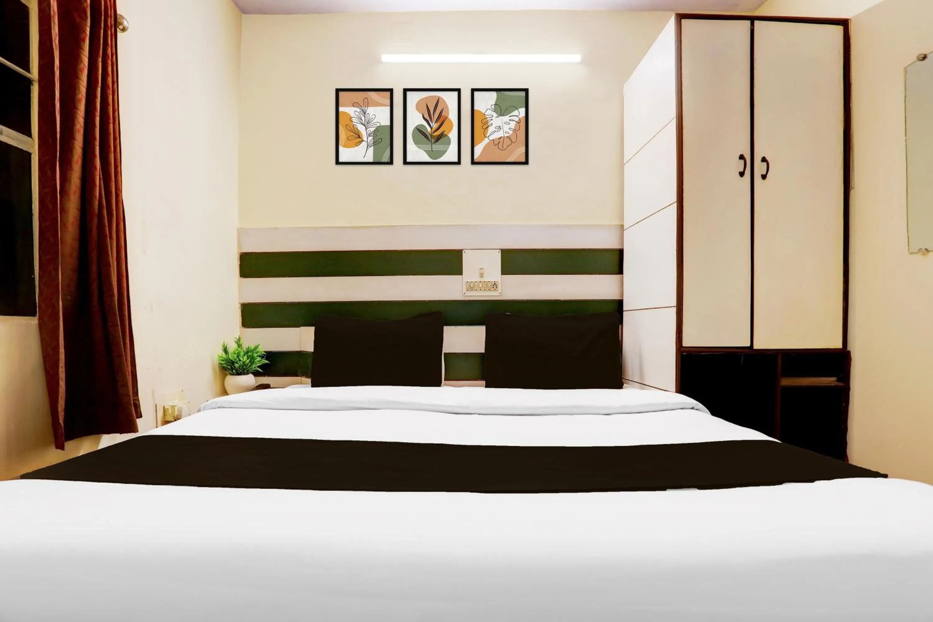 Bedroom, Bed in Collection O Lashkar Gwalior formerly Hotel Banjara