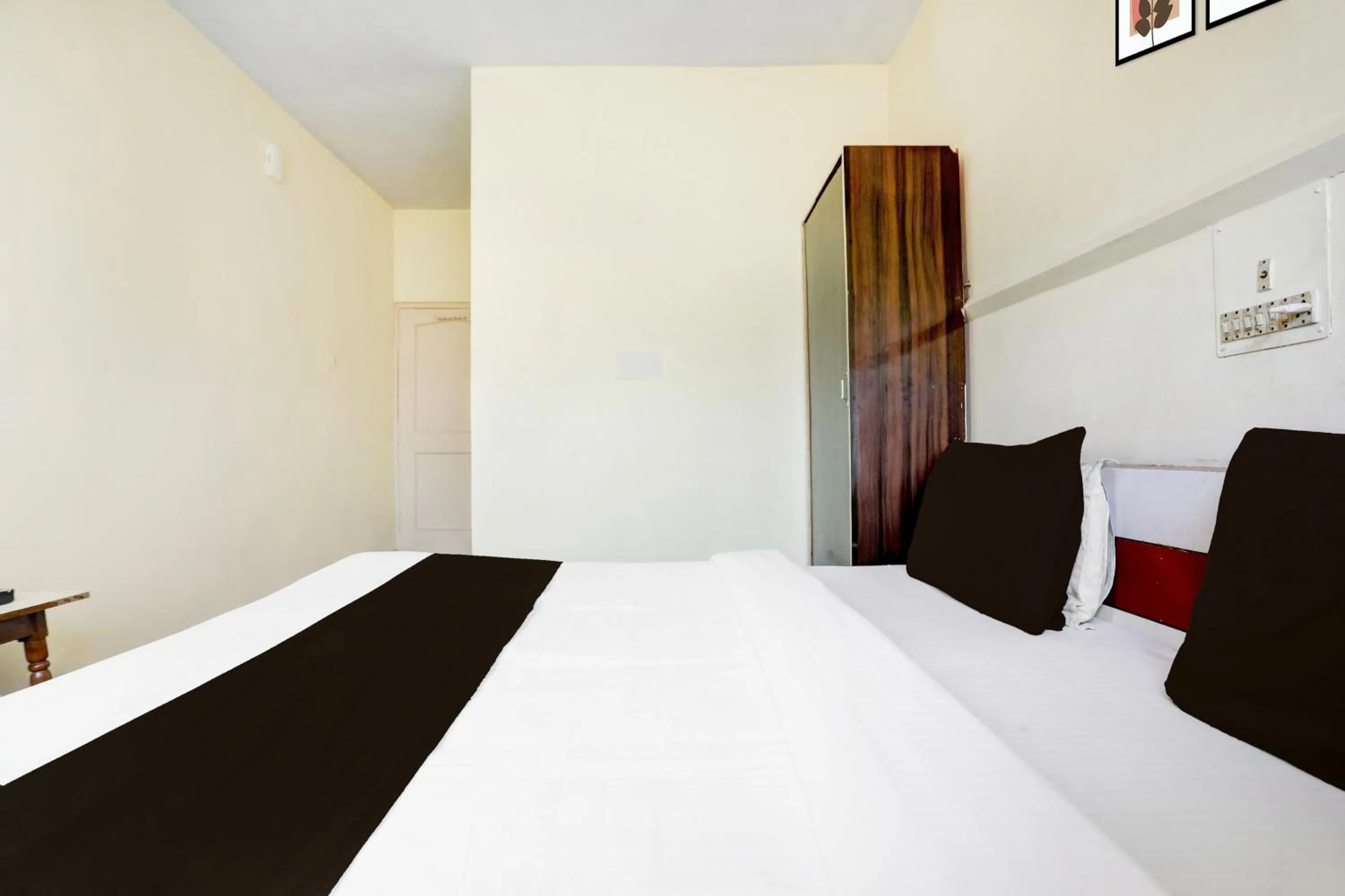 Bedroom, Bed in Collection O Lashkar Gwalior formerly Hotel Banjara
