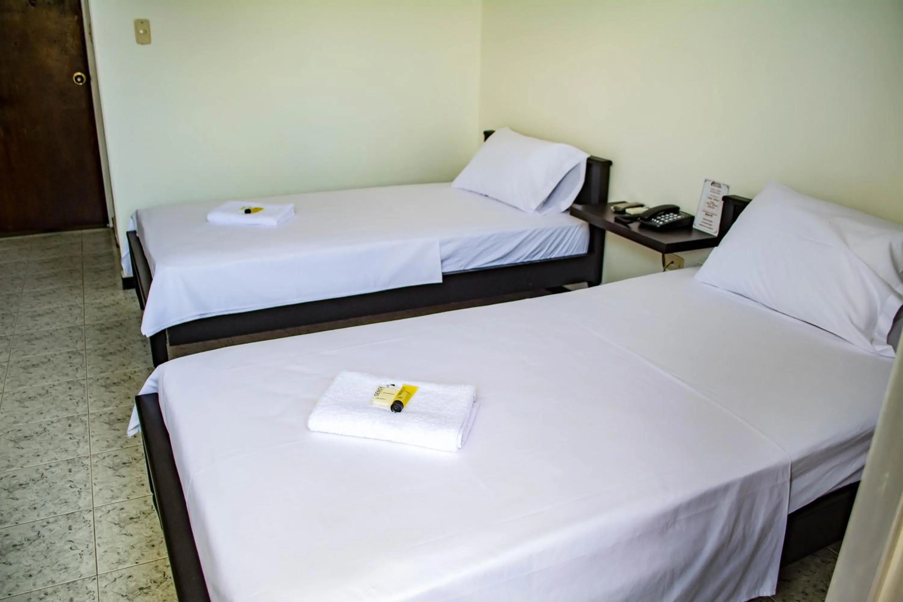 room service, Bed in Hotel Centauros del Llano