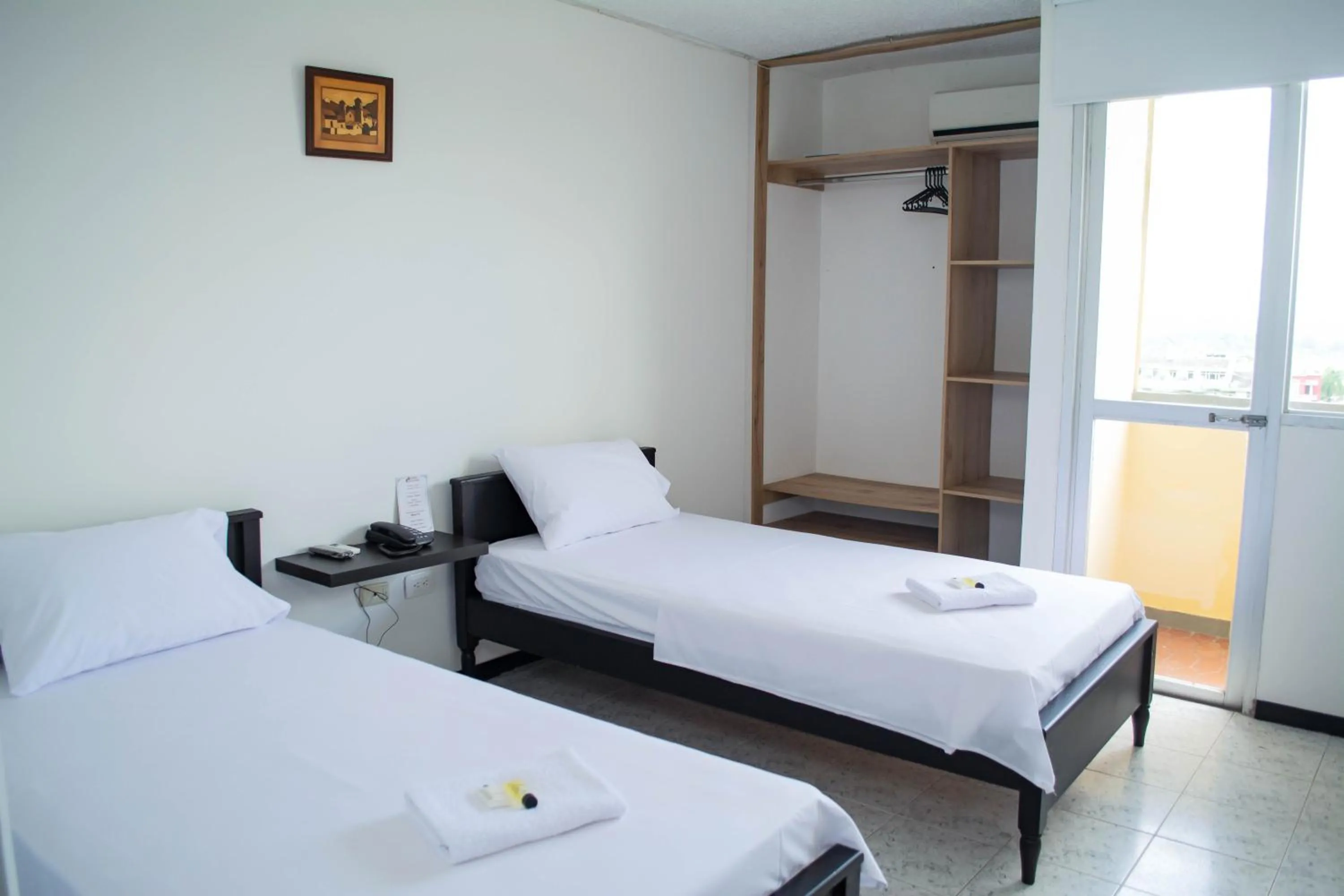 room service, Bed in Hotel Centauros del Llano