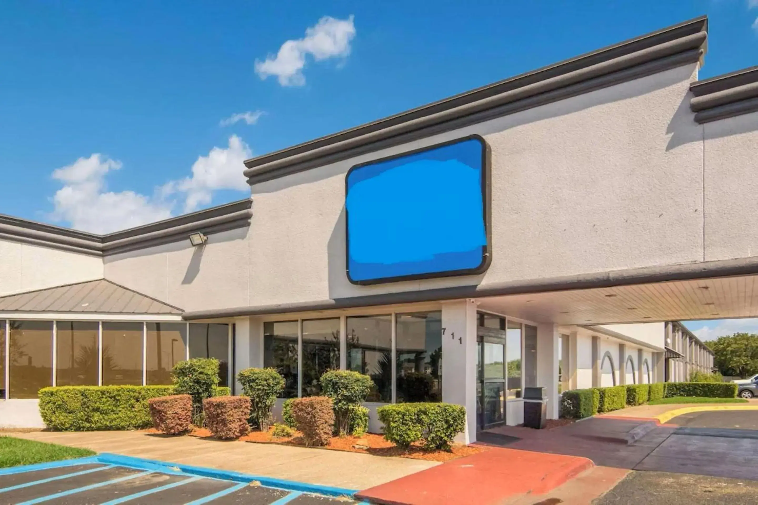 Facade/entrance in Capital O Duncanville Tx Facade/entrance in Capital O Duncanville Tx