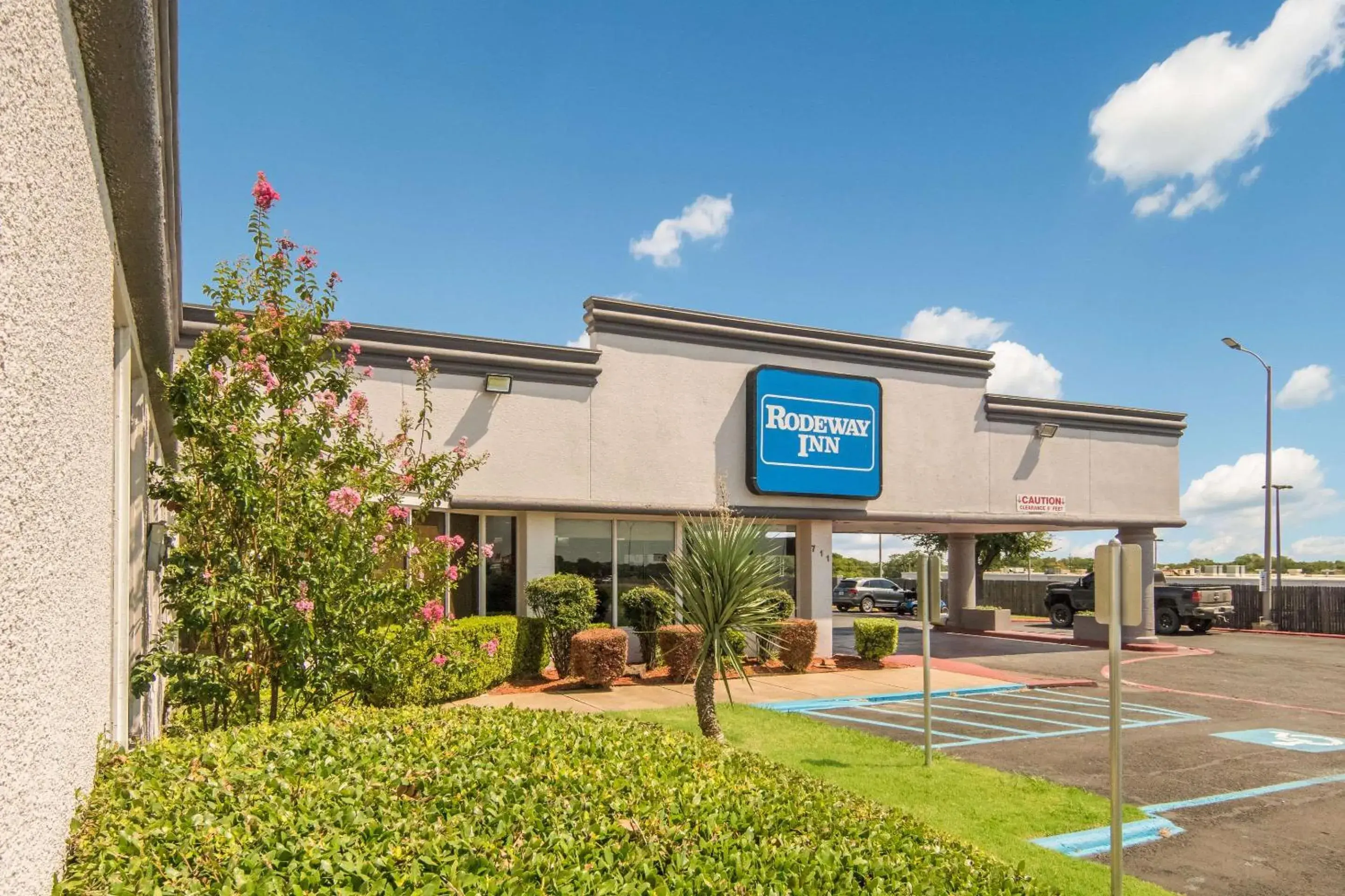 Property building in Rodeway Inn Property building in Rodeway Inn