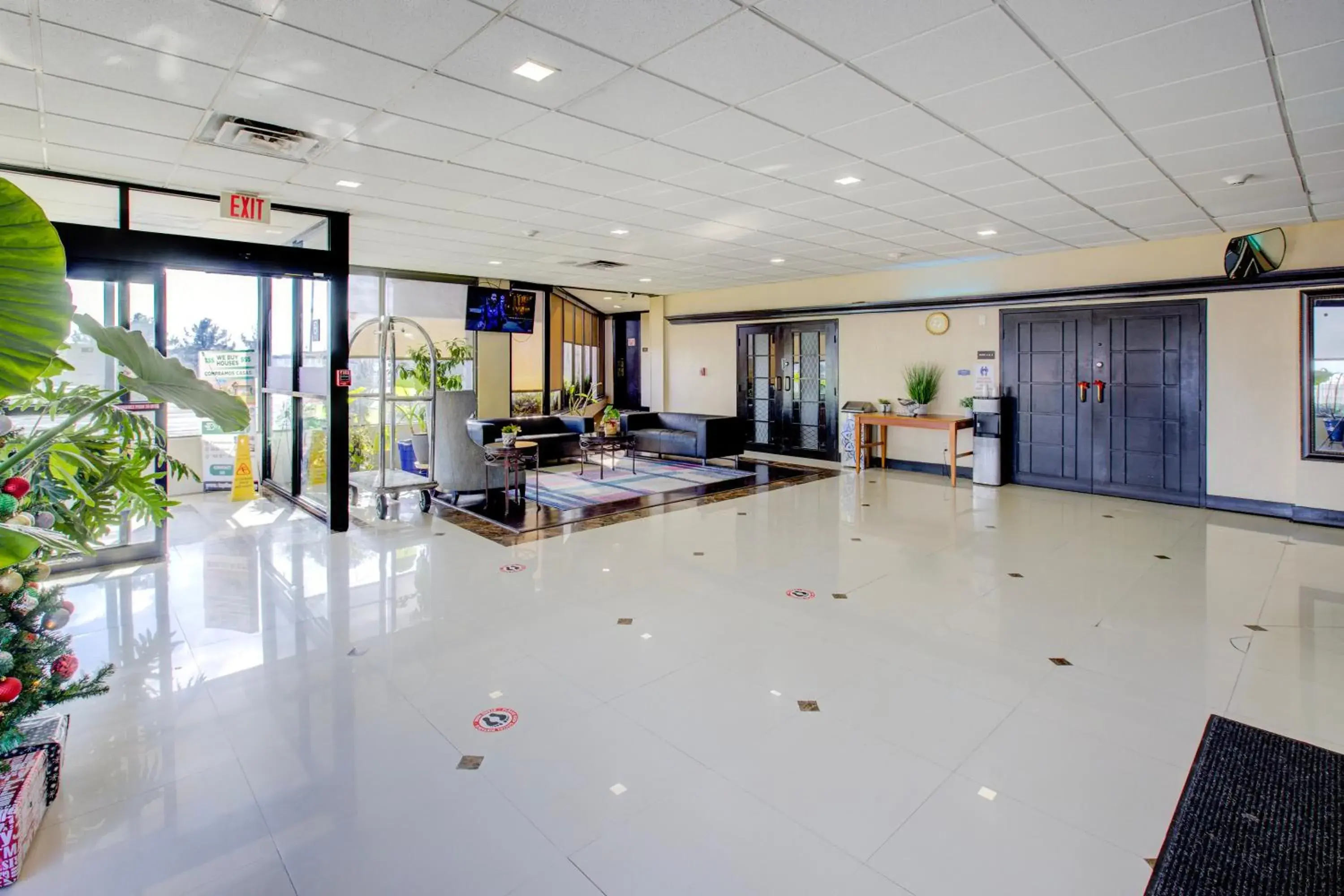 Lobby or reception in Capital O Duncanville Tx Lobby or reception in Capital O Duncanville Tx