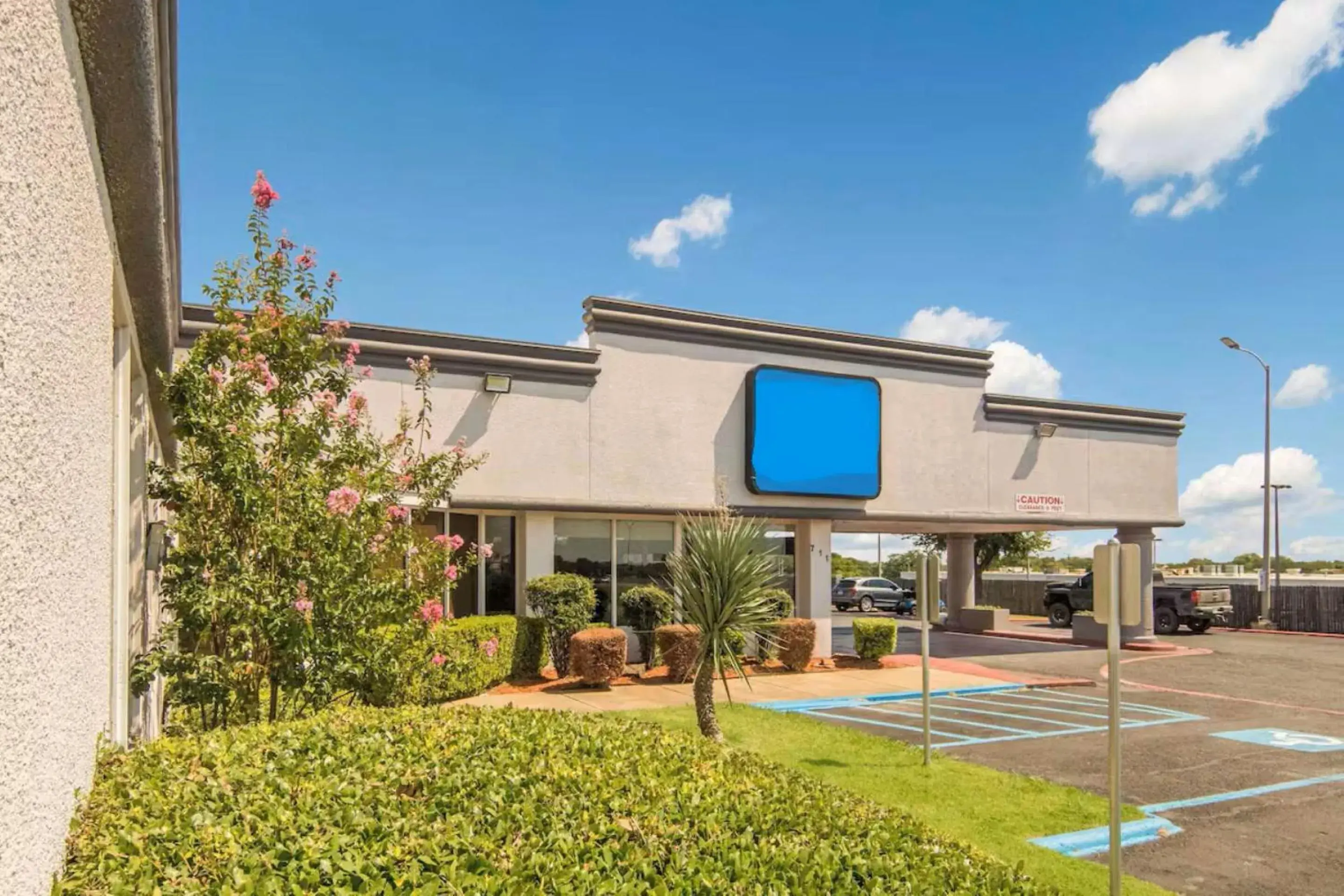 Facade/entrance in Capital O Duncanville Tx Facade/entrance in Capital O Duncanville Tx