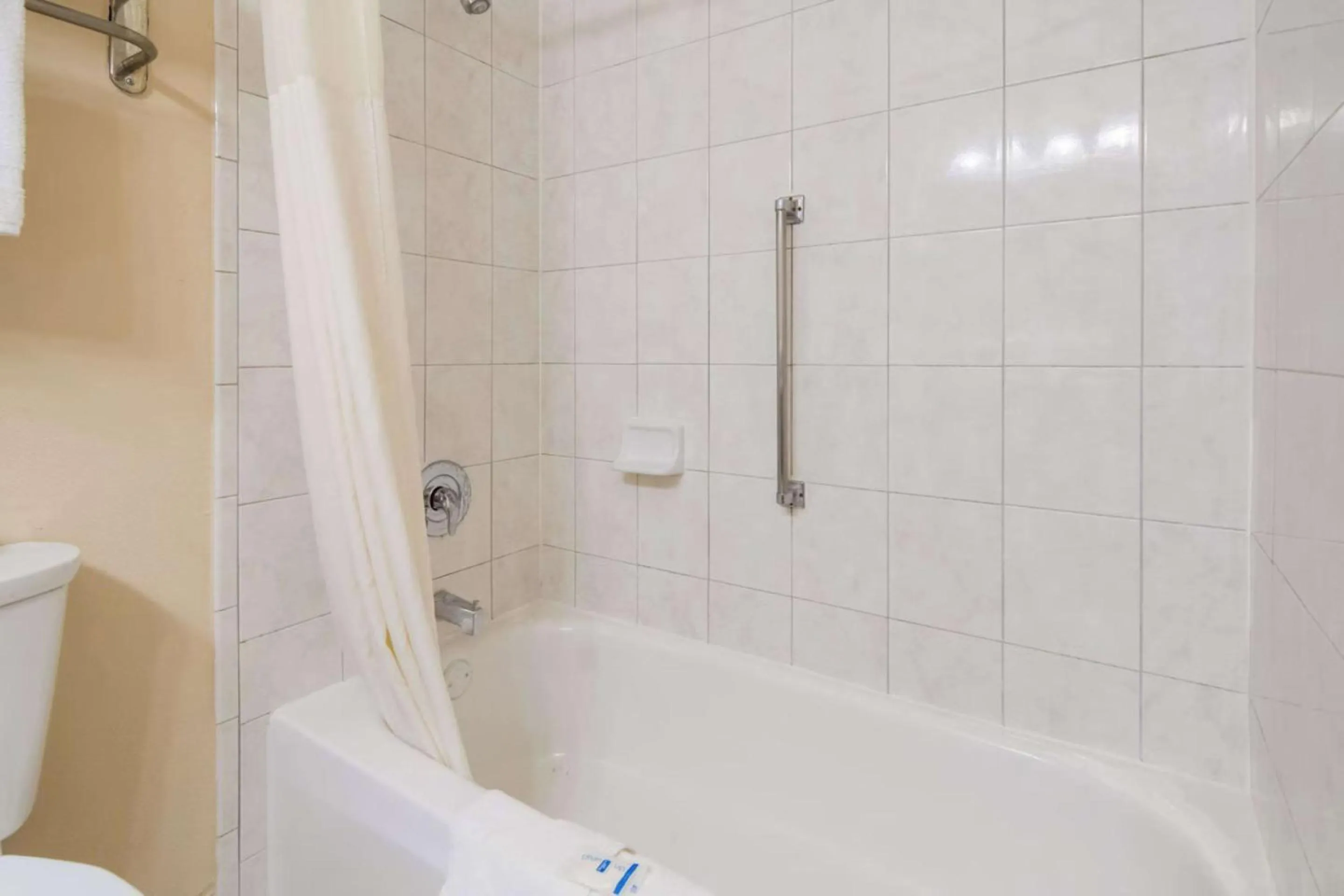 Bathroom in Capital O Duncanville Tx