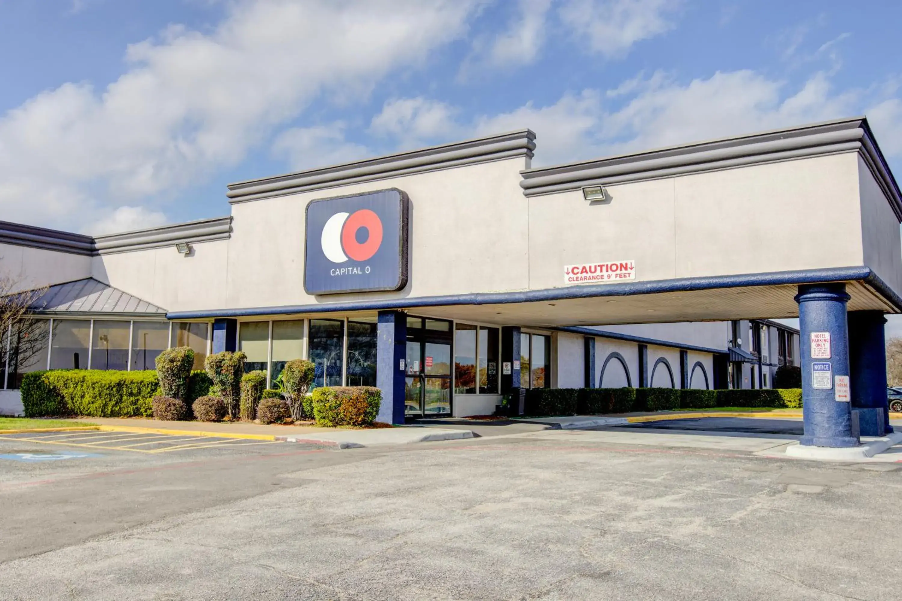 Facade/entrance in Capital O Duncanville Tx Facade/entrance in Capital O Duncanville Tx