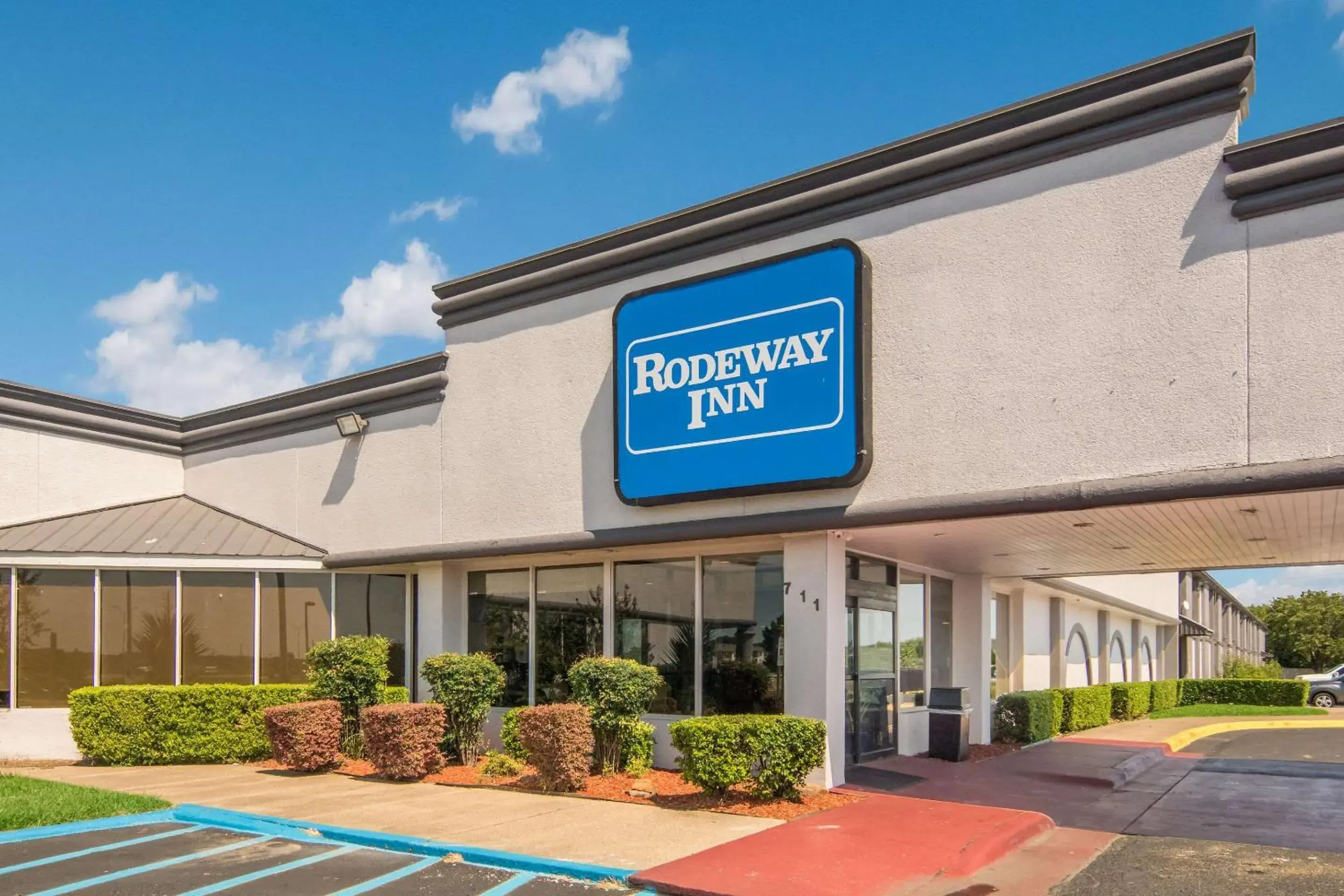 Property building in Rodeway Inn Property building in Rodeway Inn