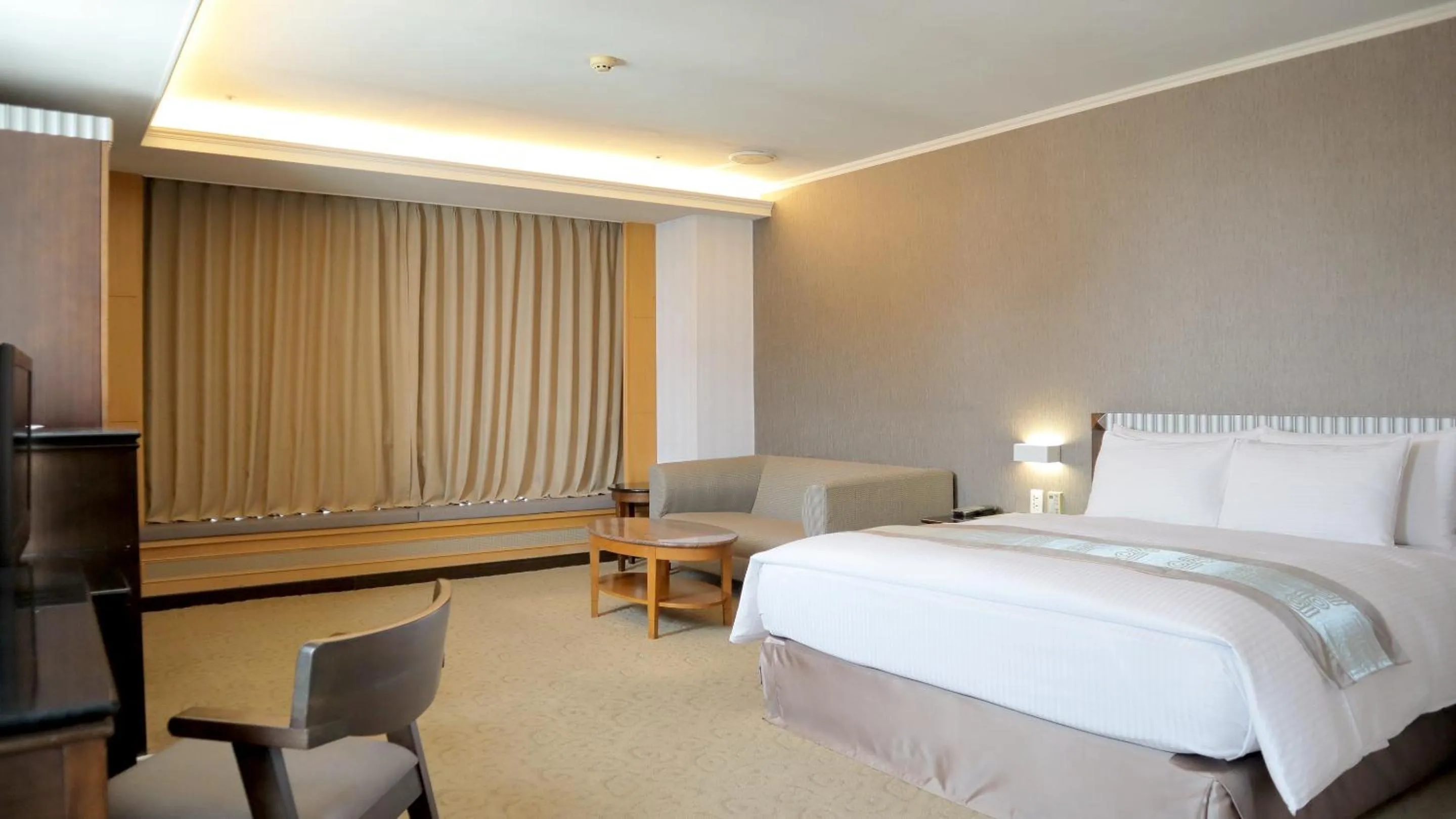 Photo of the whole room, Bed in Zhong Ke Hotel