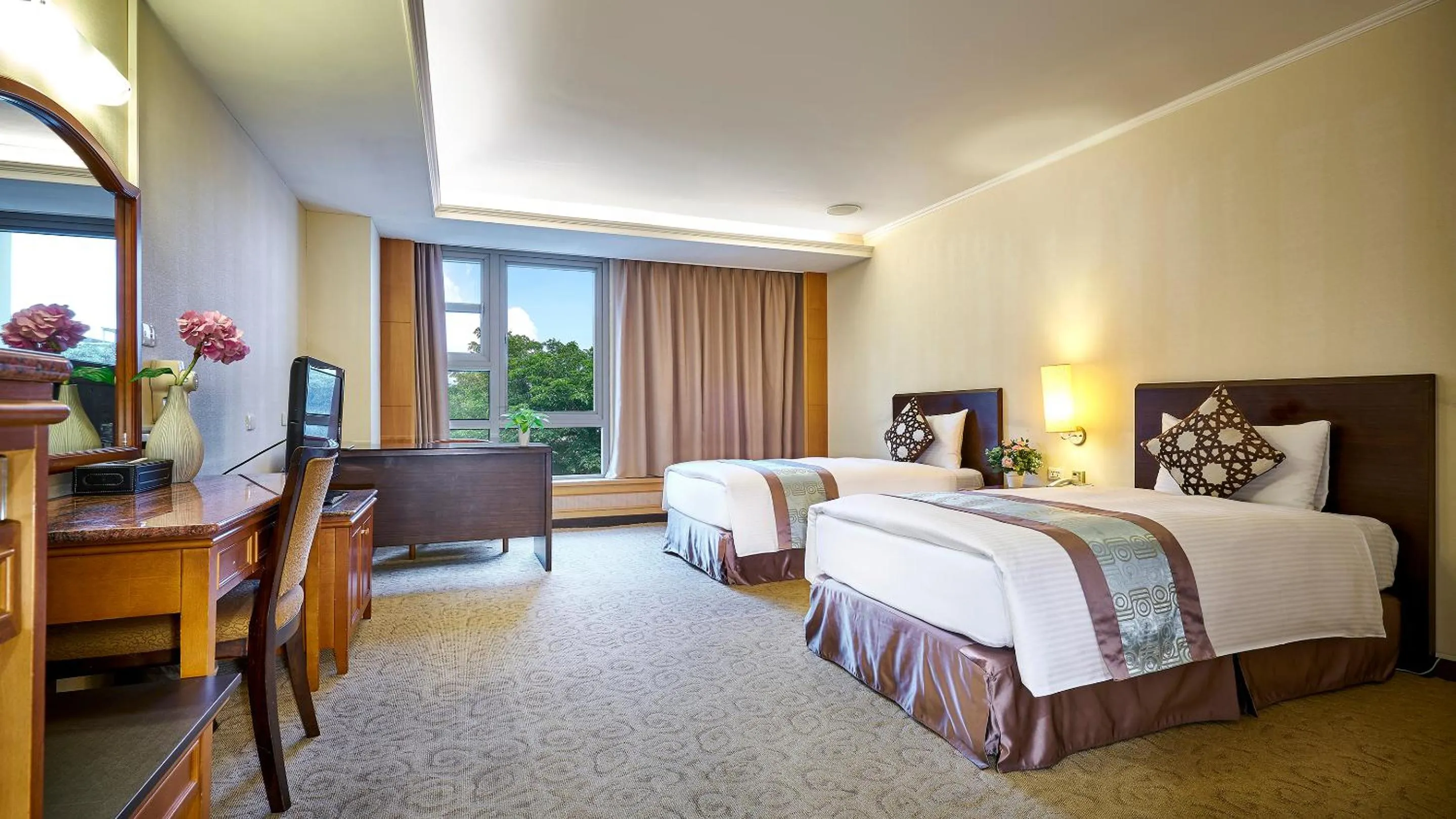 Photo of the whole room, Bed in Zhong Ke Hotel
