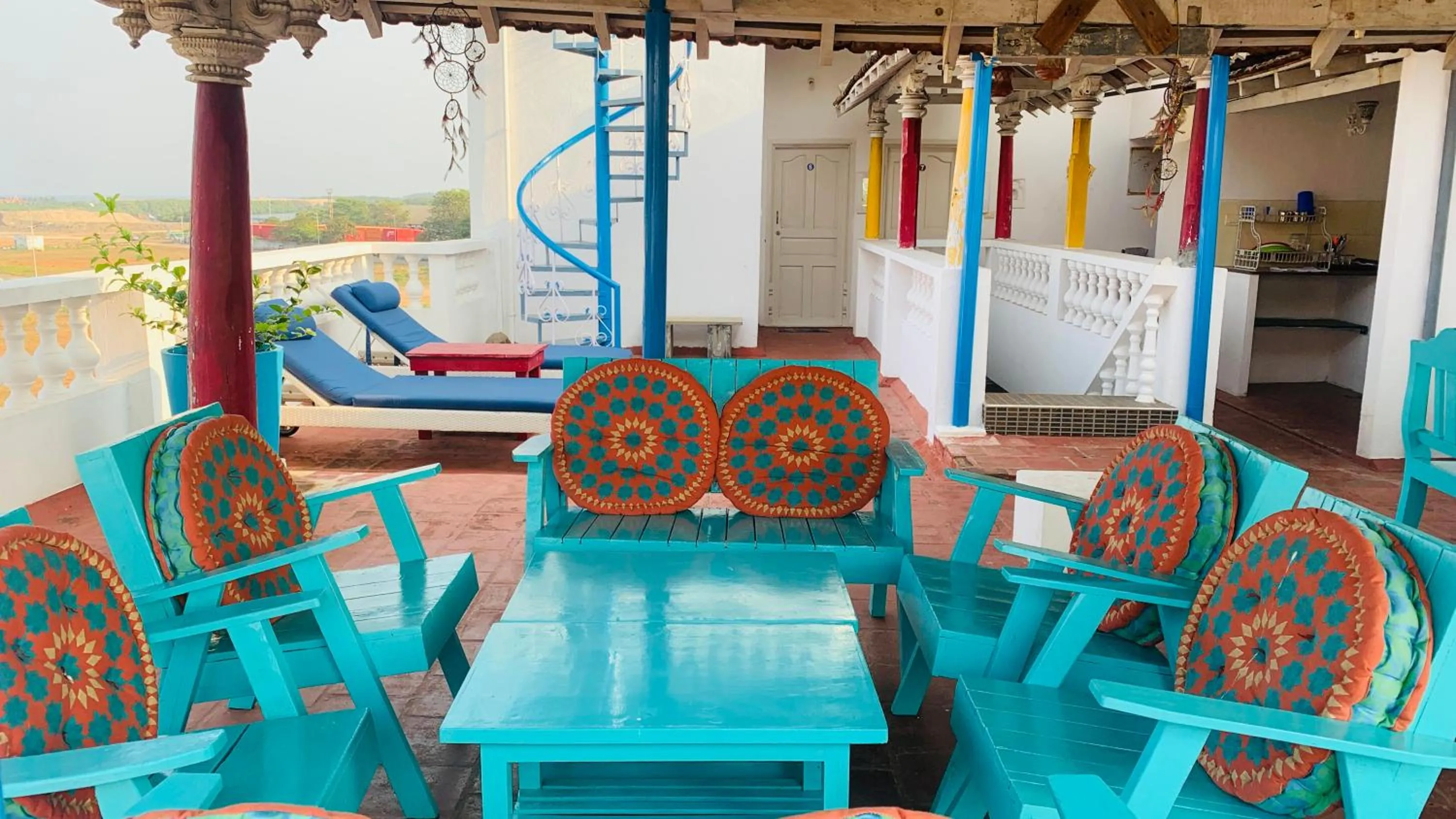 Holi-Wood Guesthouse