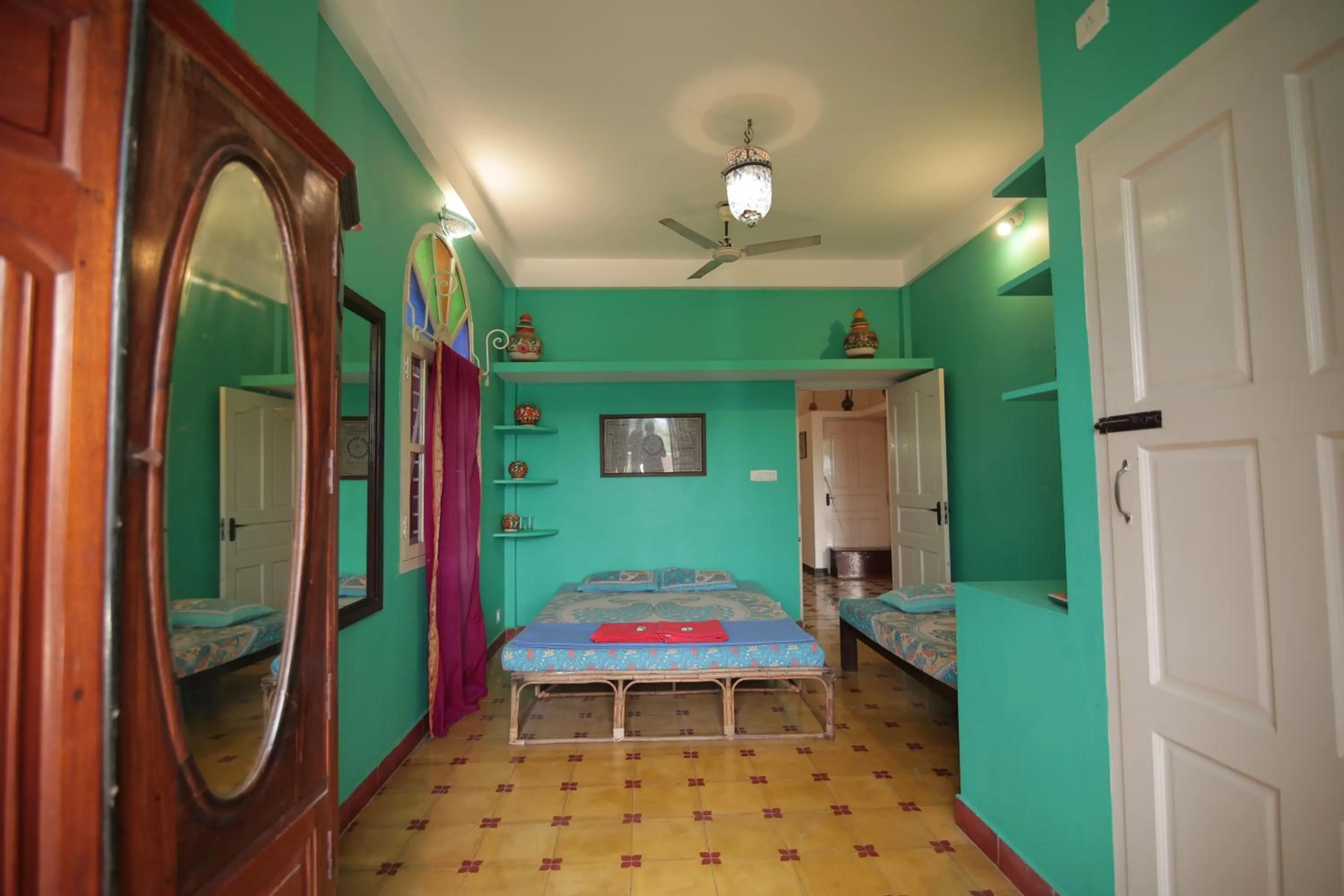 Two-Bedroom Apartment with Balcony in Holi-Wood Guesthouse