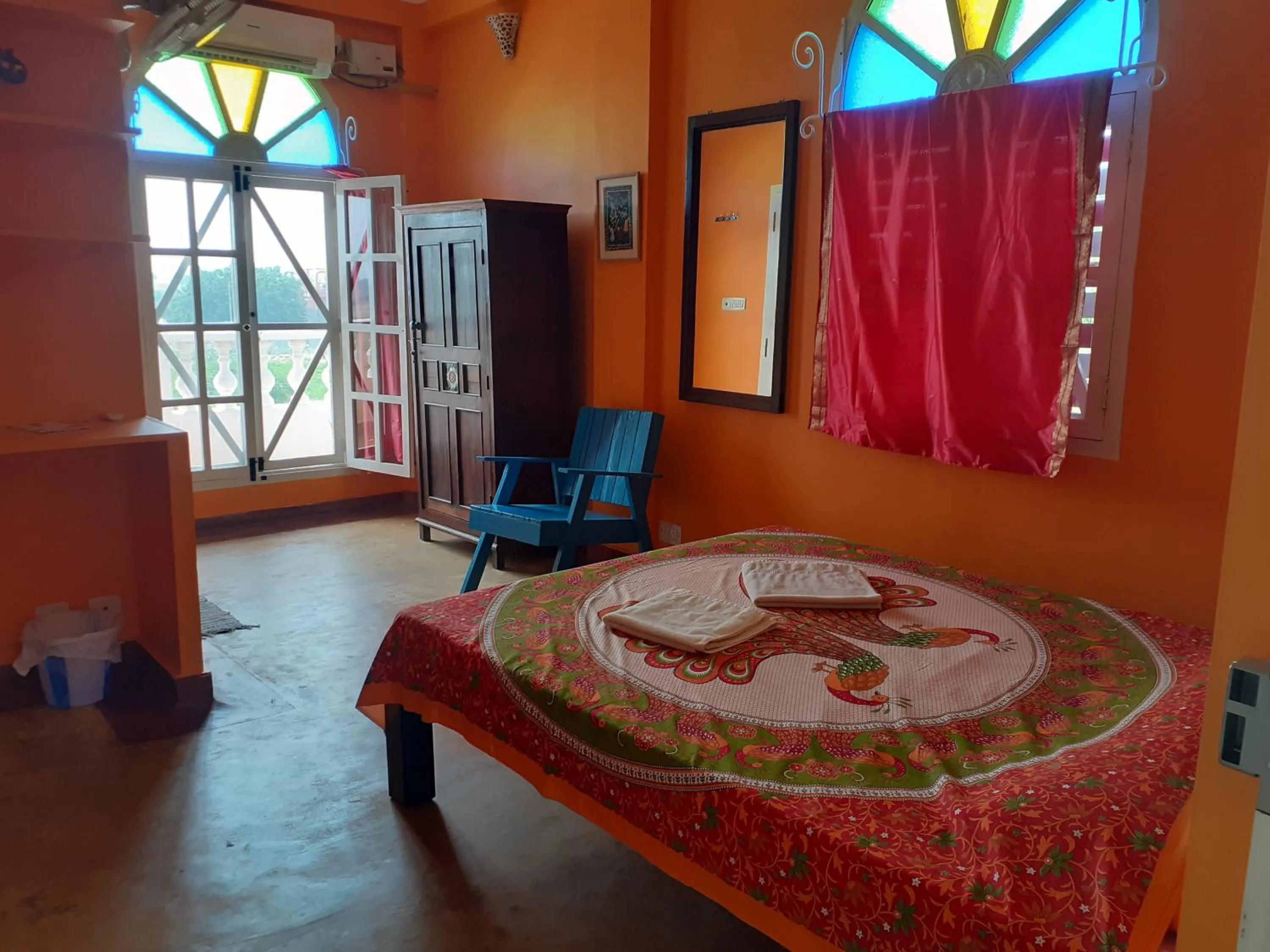 Queen Room in Holi-Wood Guesthouse