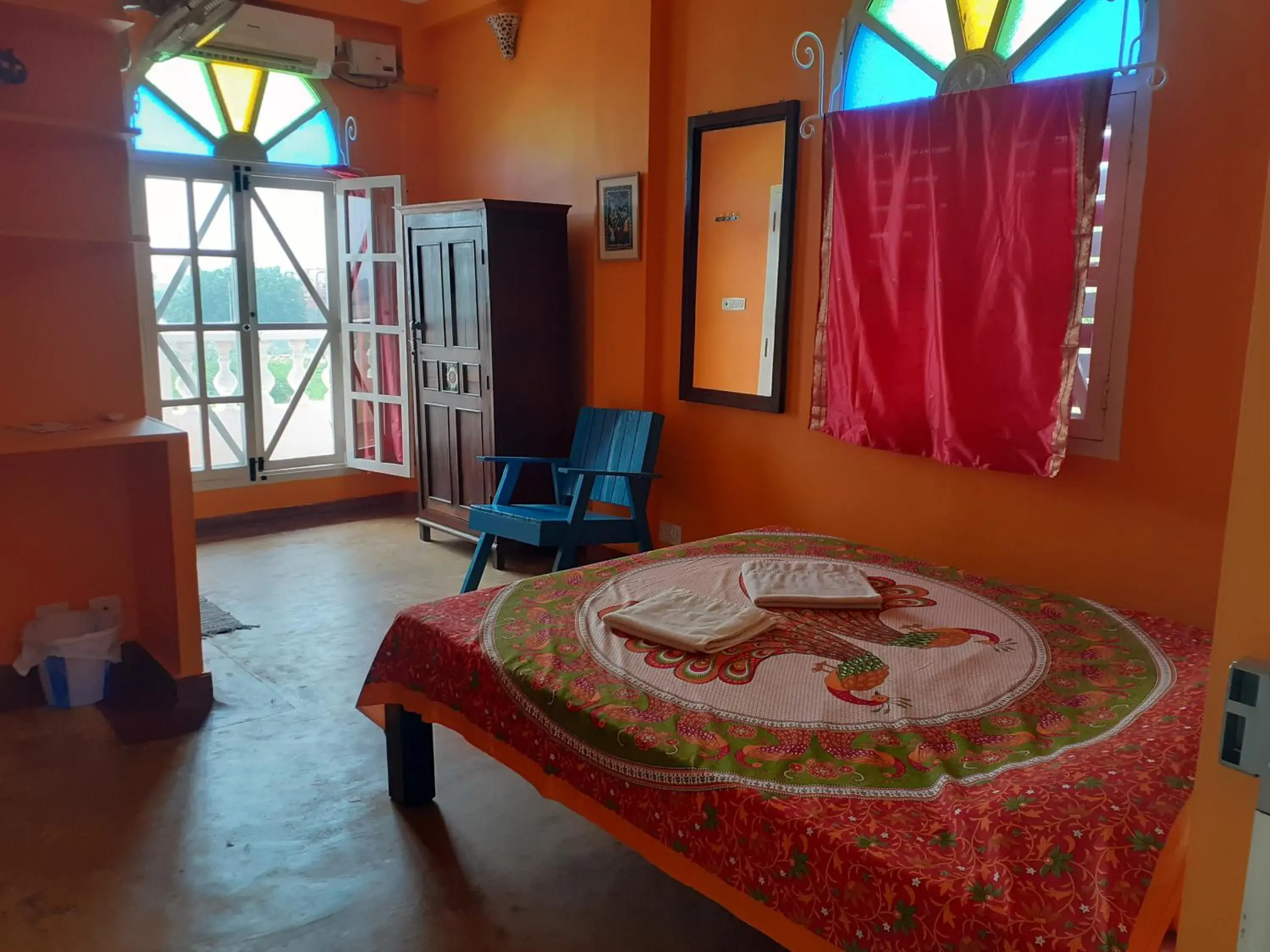Queen Room in Holi-Wood Guesthouse Queen Room in Holi-Wood Guesthouse
