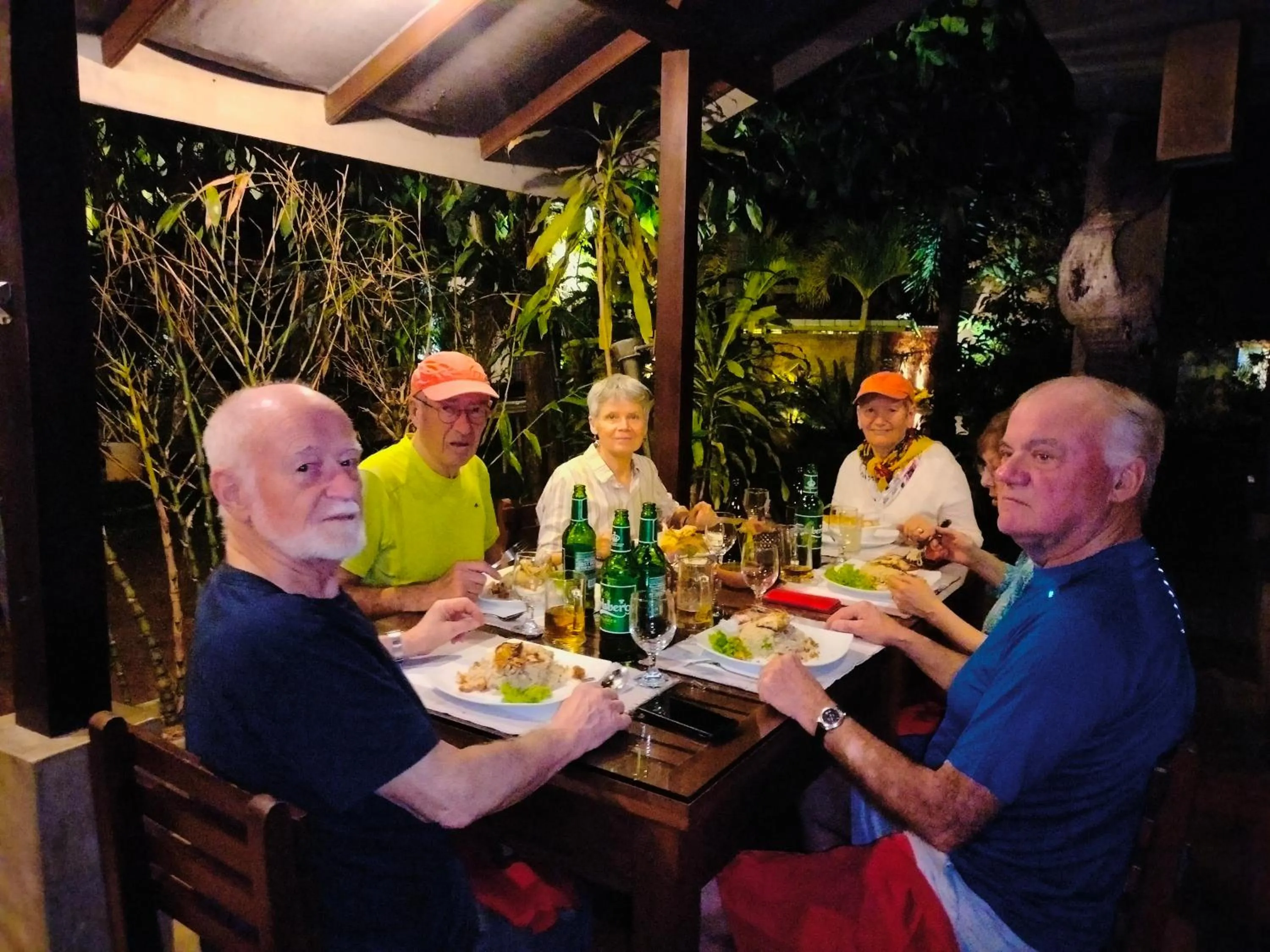 Restaurant/places to eat in Pavana Hotel