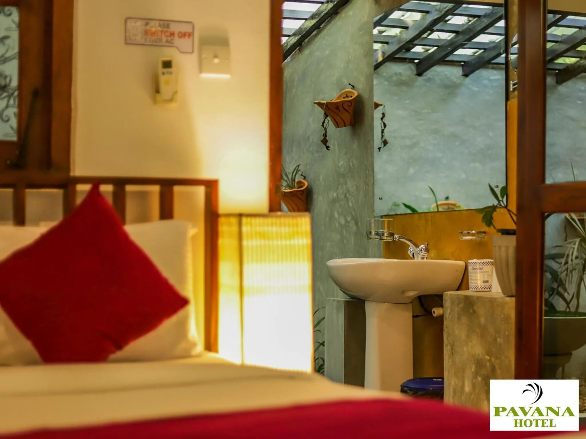 Property building, Bed in Pavana Hotel