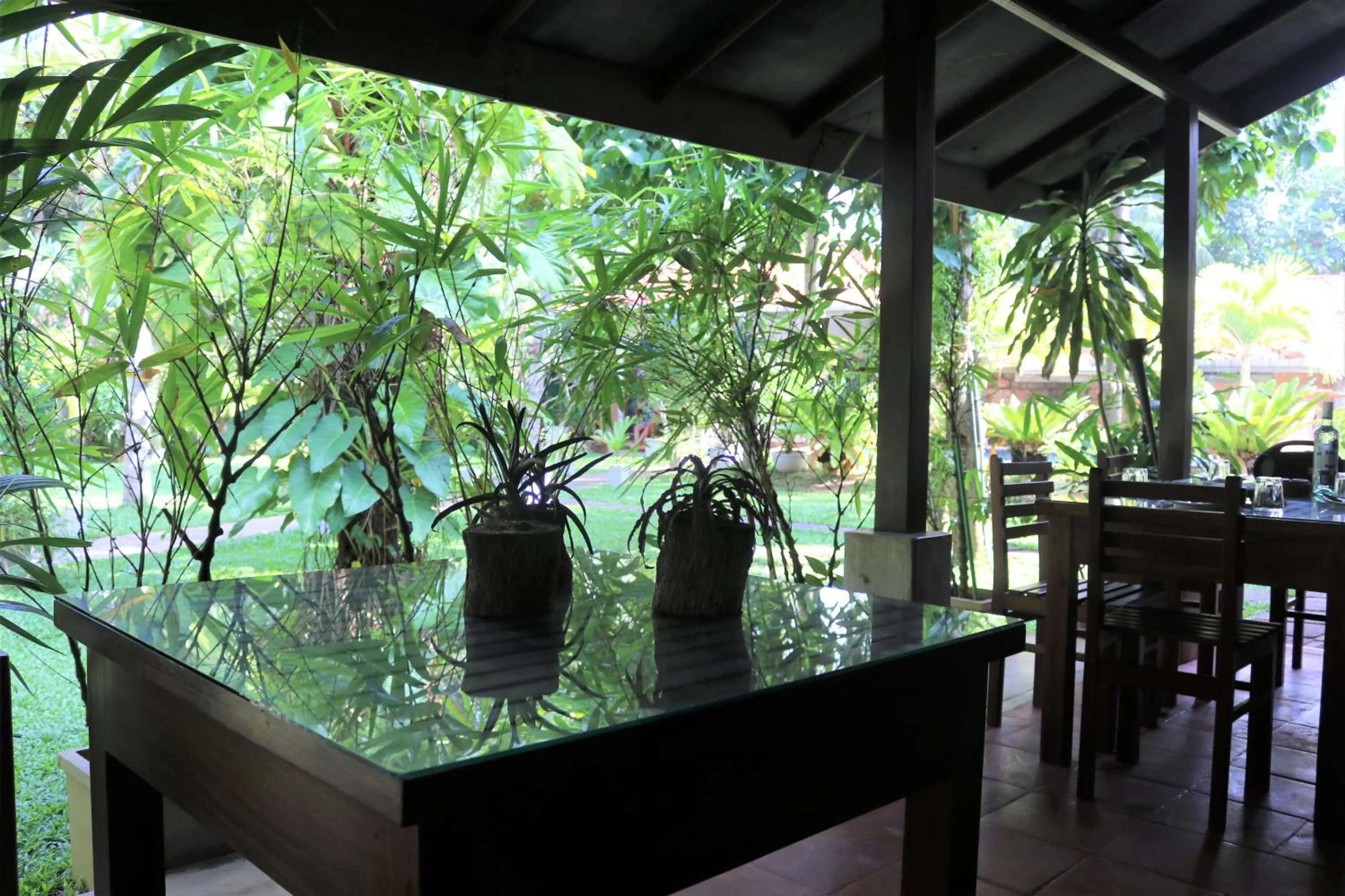 Restaurant/places to eat in Pavana Hotel