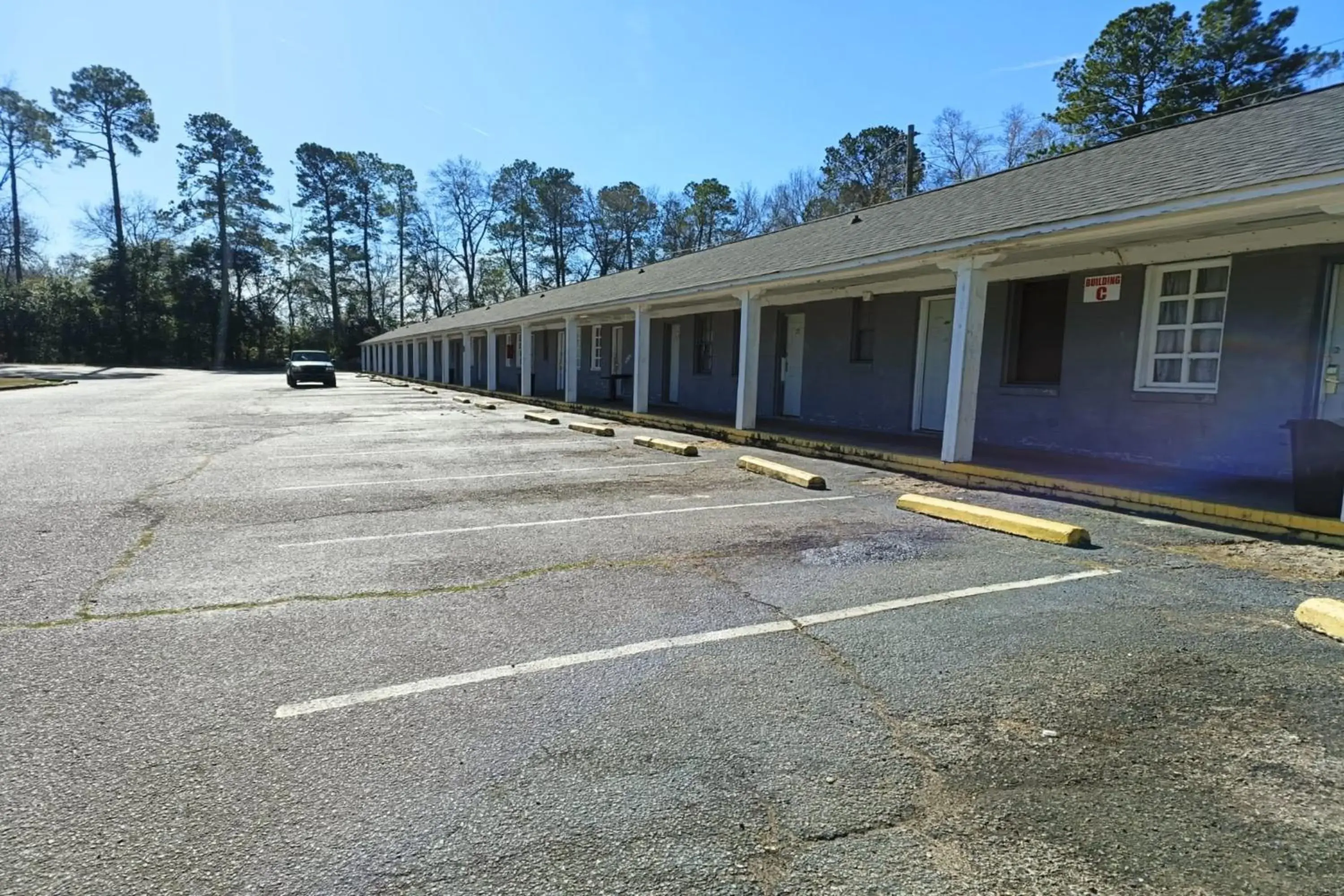 Property building in Crown Inn by OYO Orangeburg Hwy 301 Property building in Crown Inn by OYO Orangeburg Hwy 301
