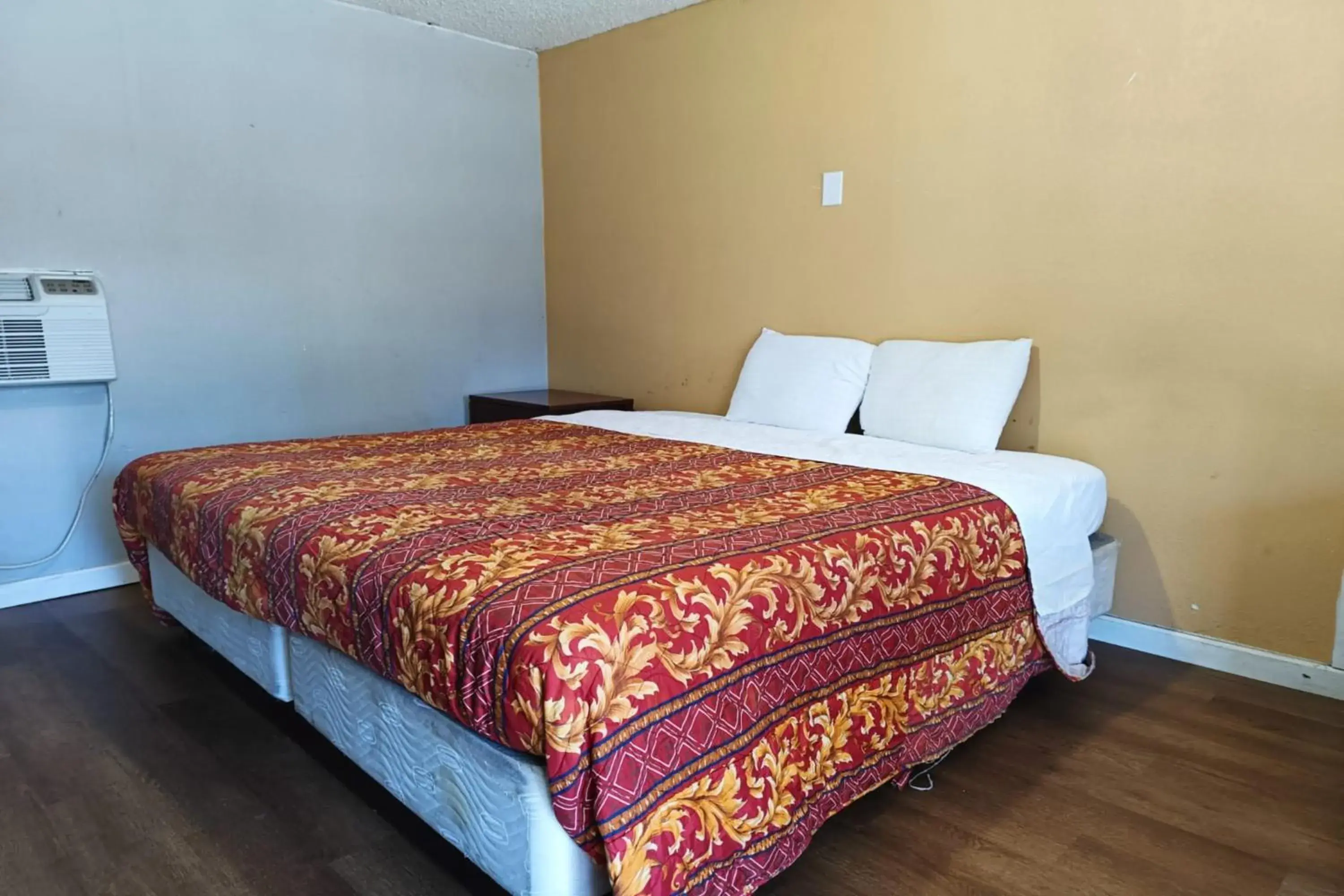 Bedroom, Bed in Crown Inn by OYO Orangeburg Hwy 301 Bedroom, Bed in Crown Inn by OYO Orangeburg Hwy 301