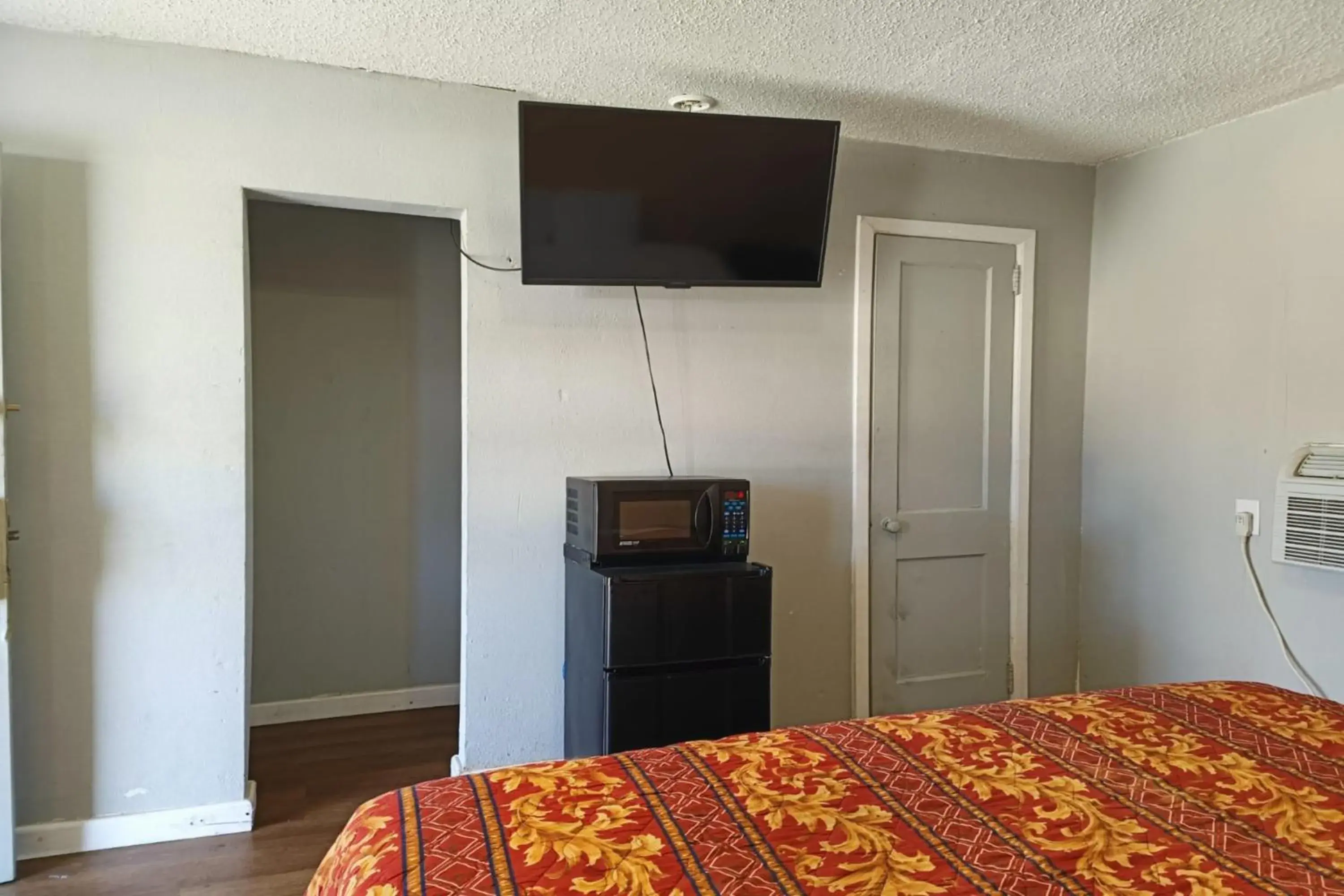 Bedroom, Bed in Crown Inn by OYO Orangeburg Hwy 301 Bedroom, Bed in Crown Inn by OYO Orangeburg Hwy 301