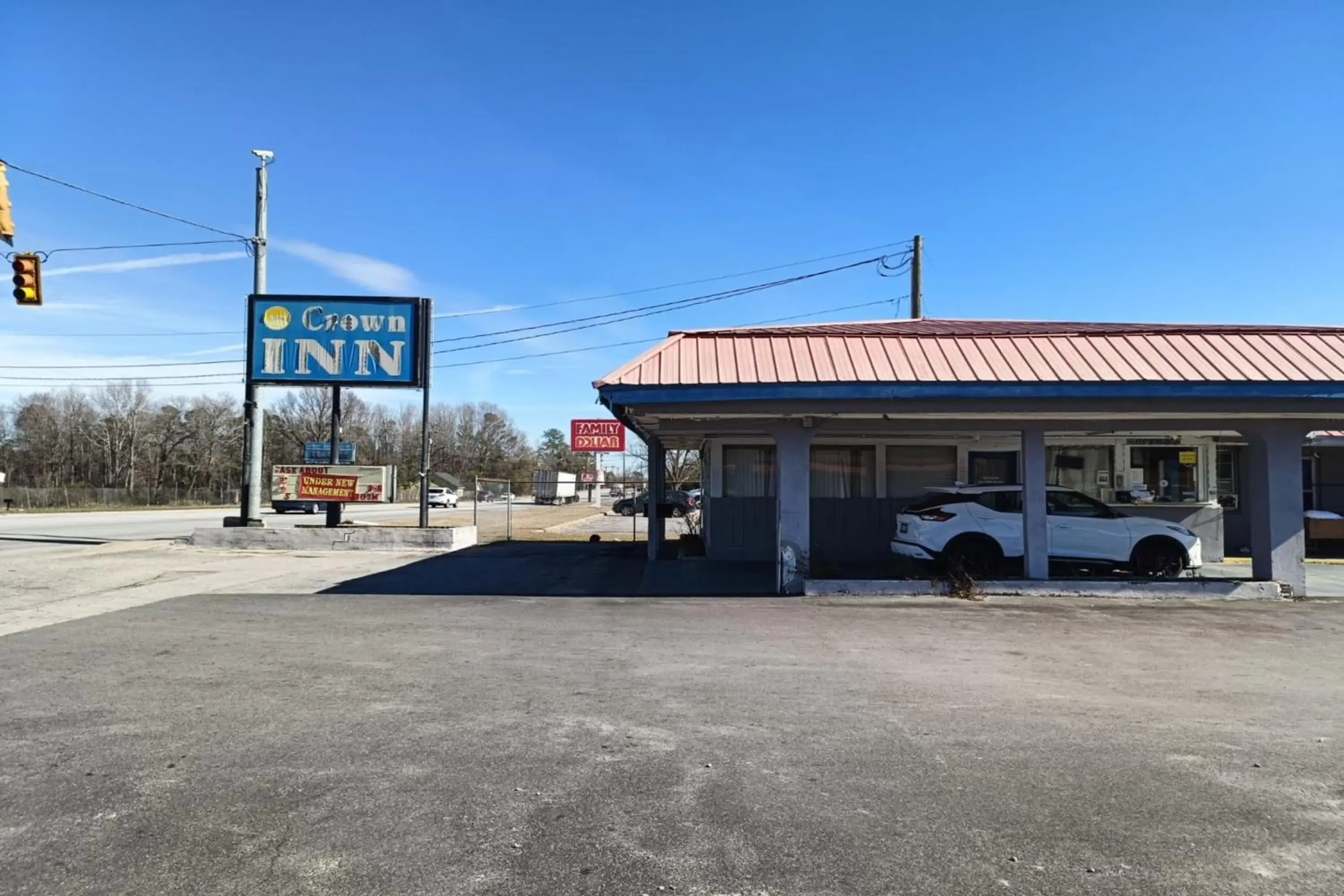 Property building in Crown Inn by OYO Orangeburg Hwy 301 Property building in Crown Inn by OYO Orangeburg Hwy 301