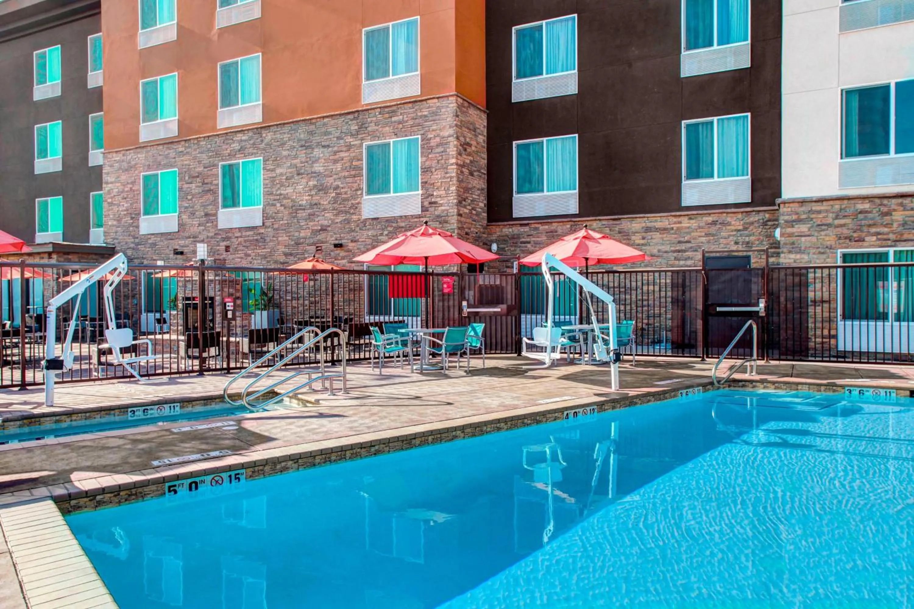 Swimming pool in TownePlace Suites by Marriott Bakersfield West
