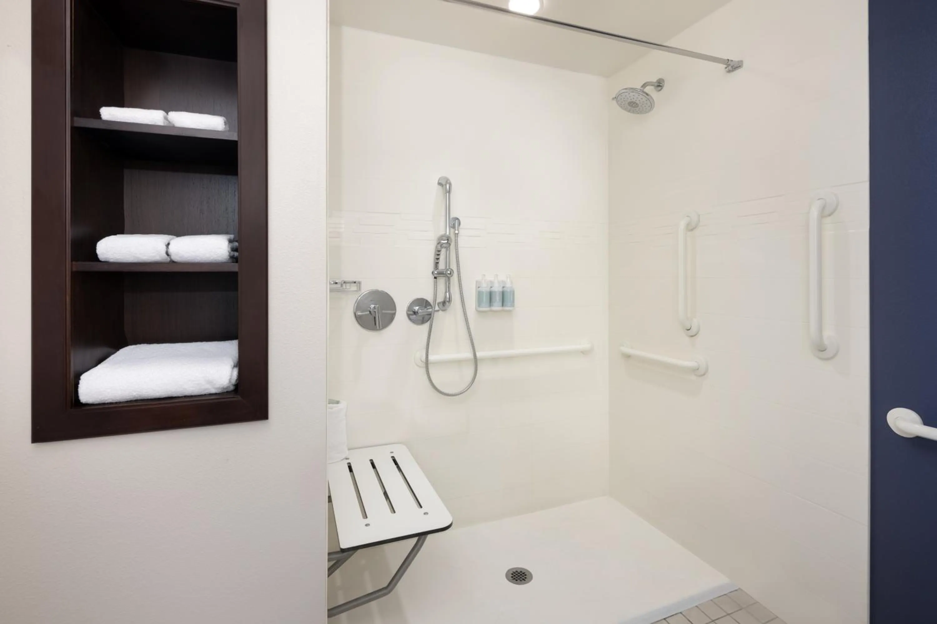 Shower in Residence Inn by Marriott Orlando Downtown