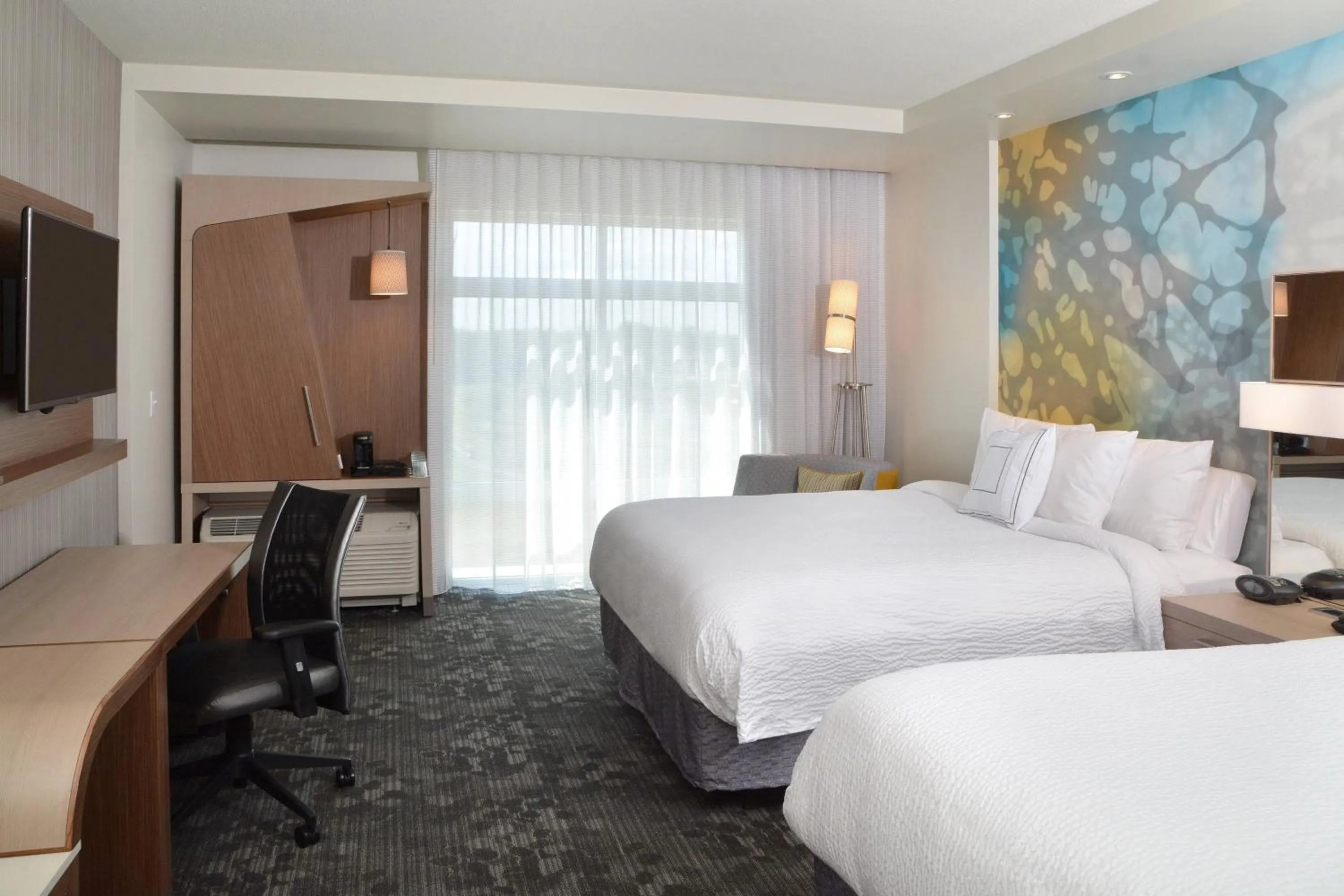 Photo of the whole room, Bed in Courtyard by Marriott Youngstown Canfield