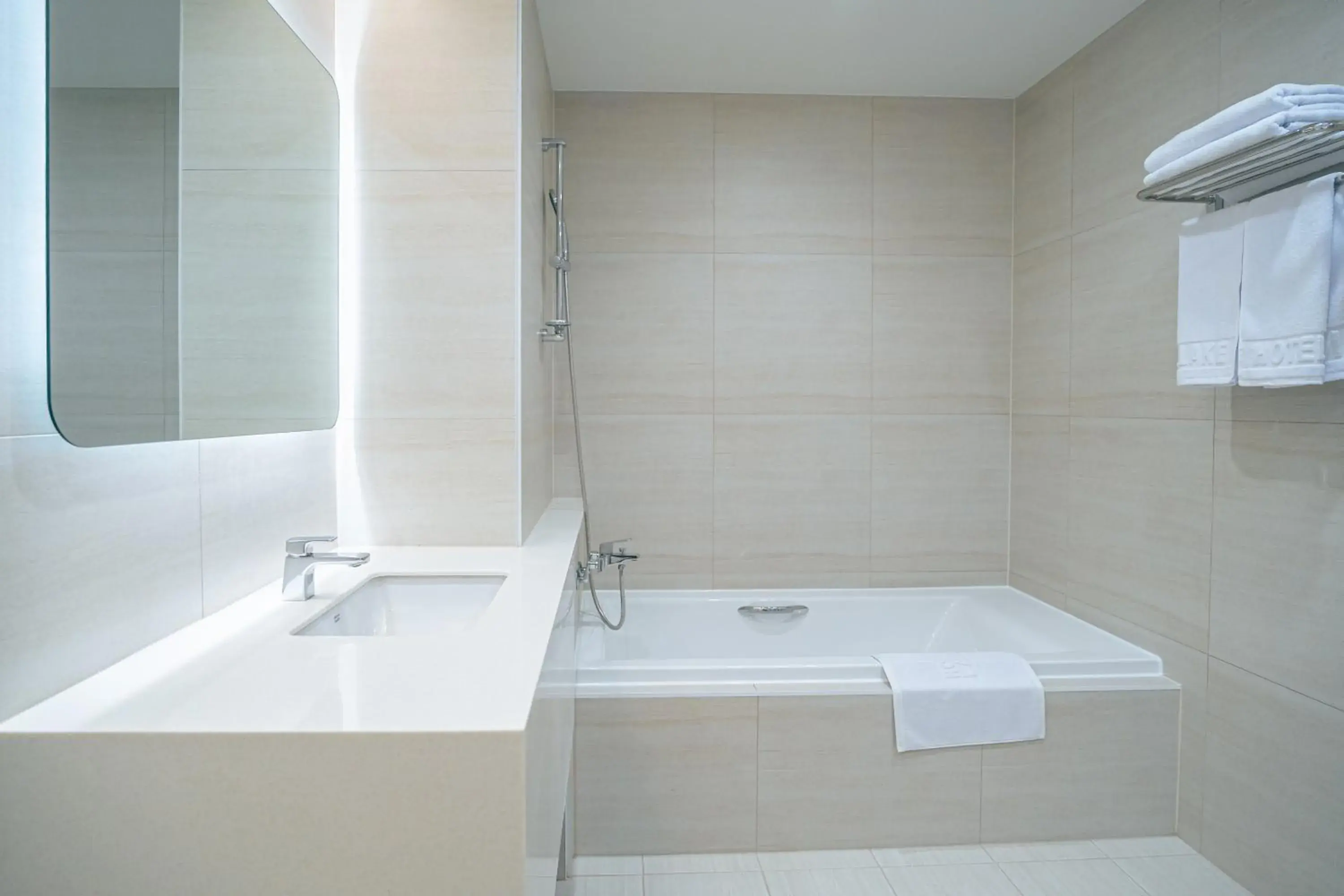 Toilet in Lake Tourist Hotel Toilet in Lake Tourist Hotel