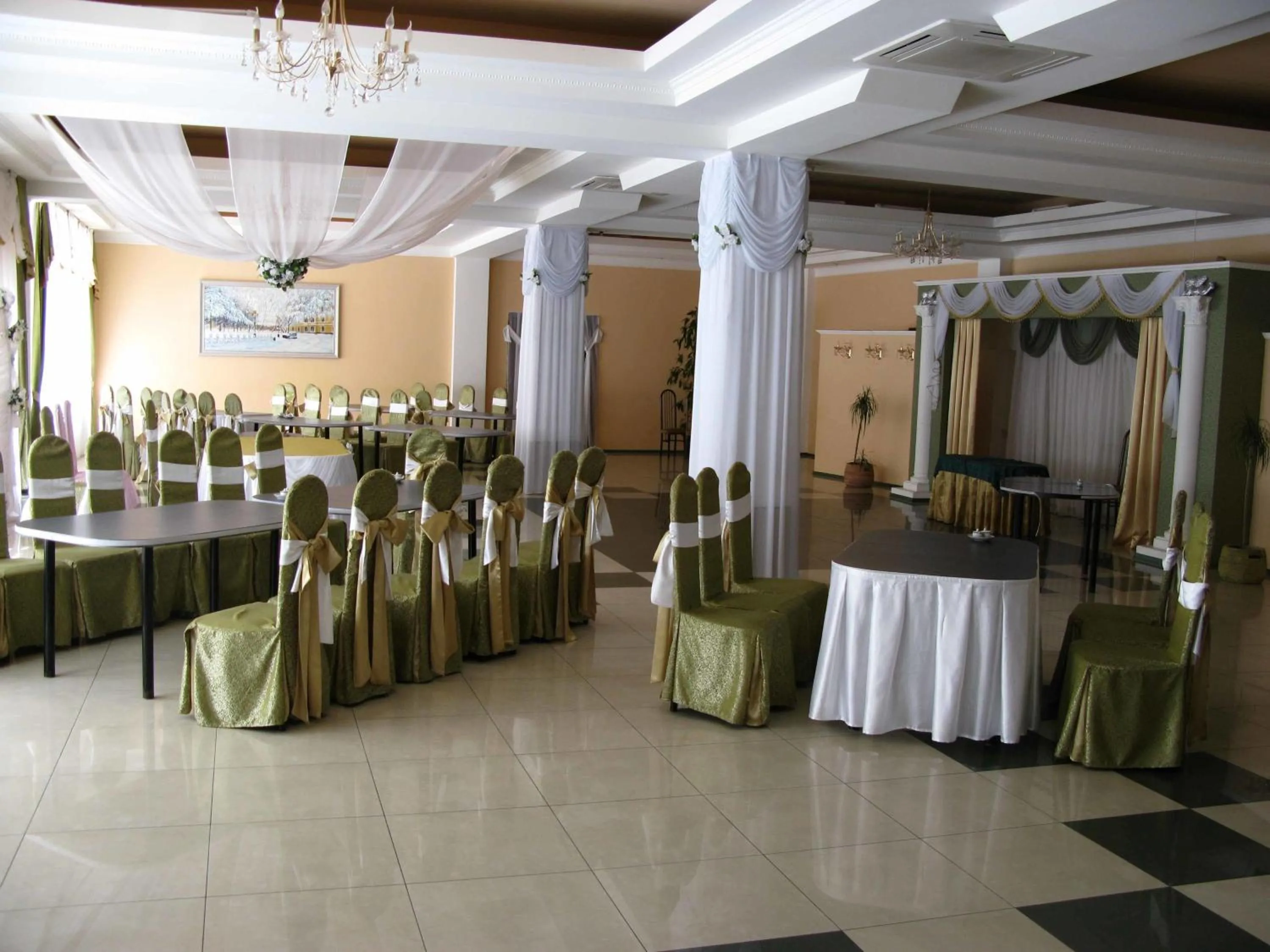 Restaurant/places to eat in Motel Poltava