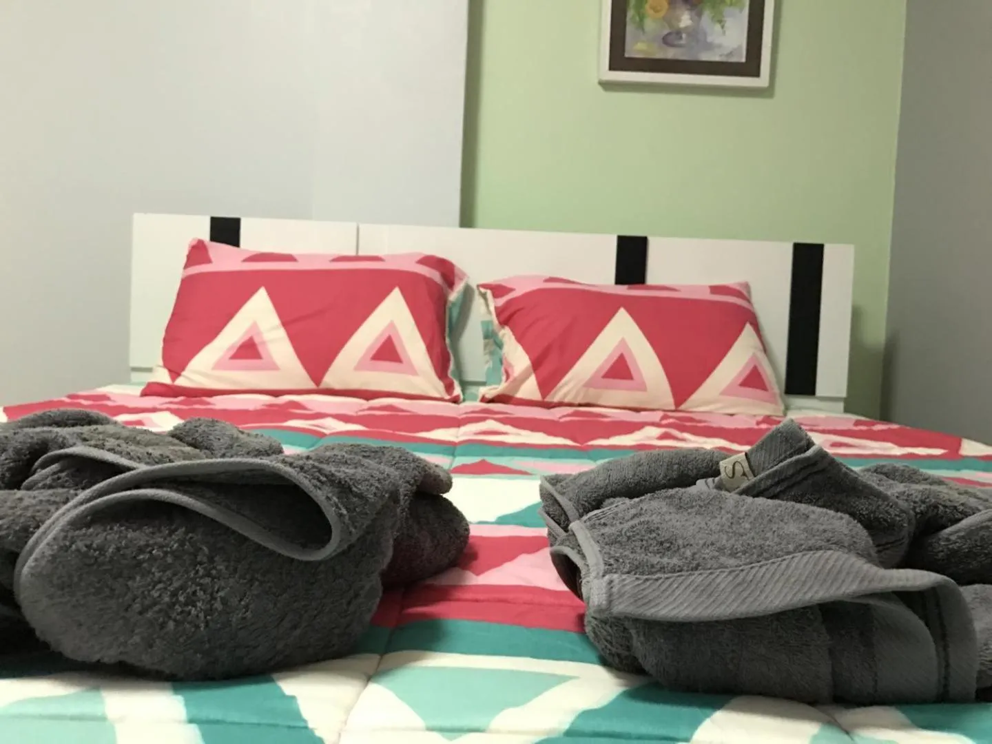 Bathroom, Bed in R2 Apartment Service