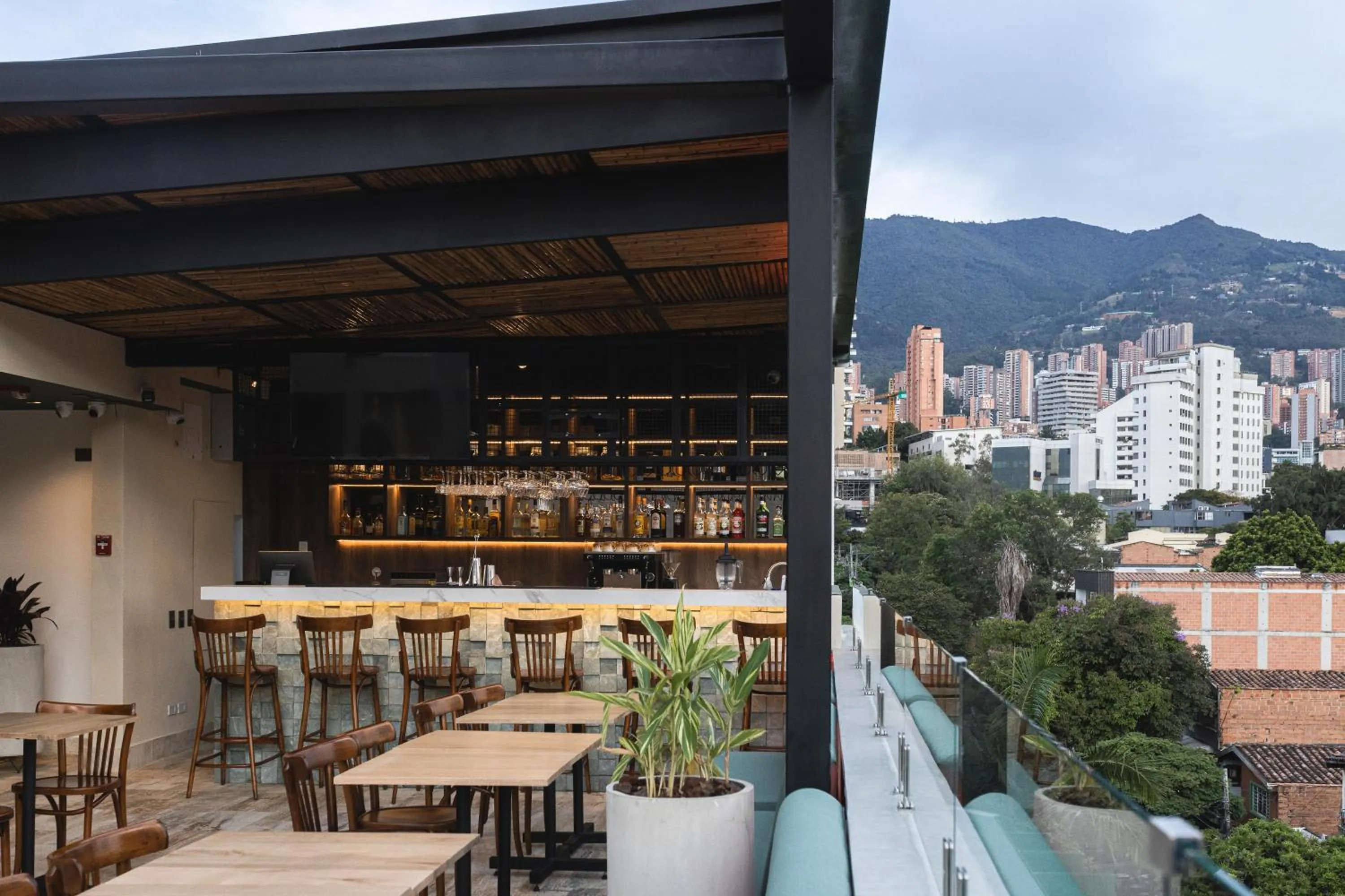 Sloh Hotel & Bar Manila Medellin