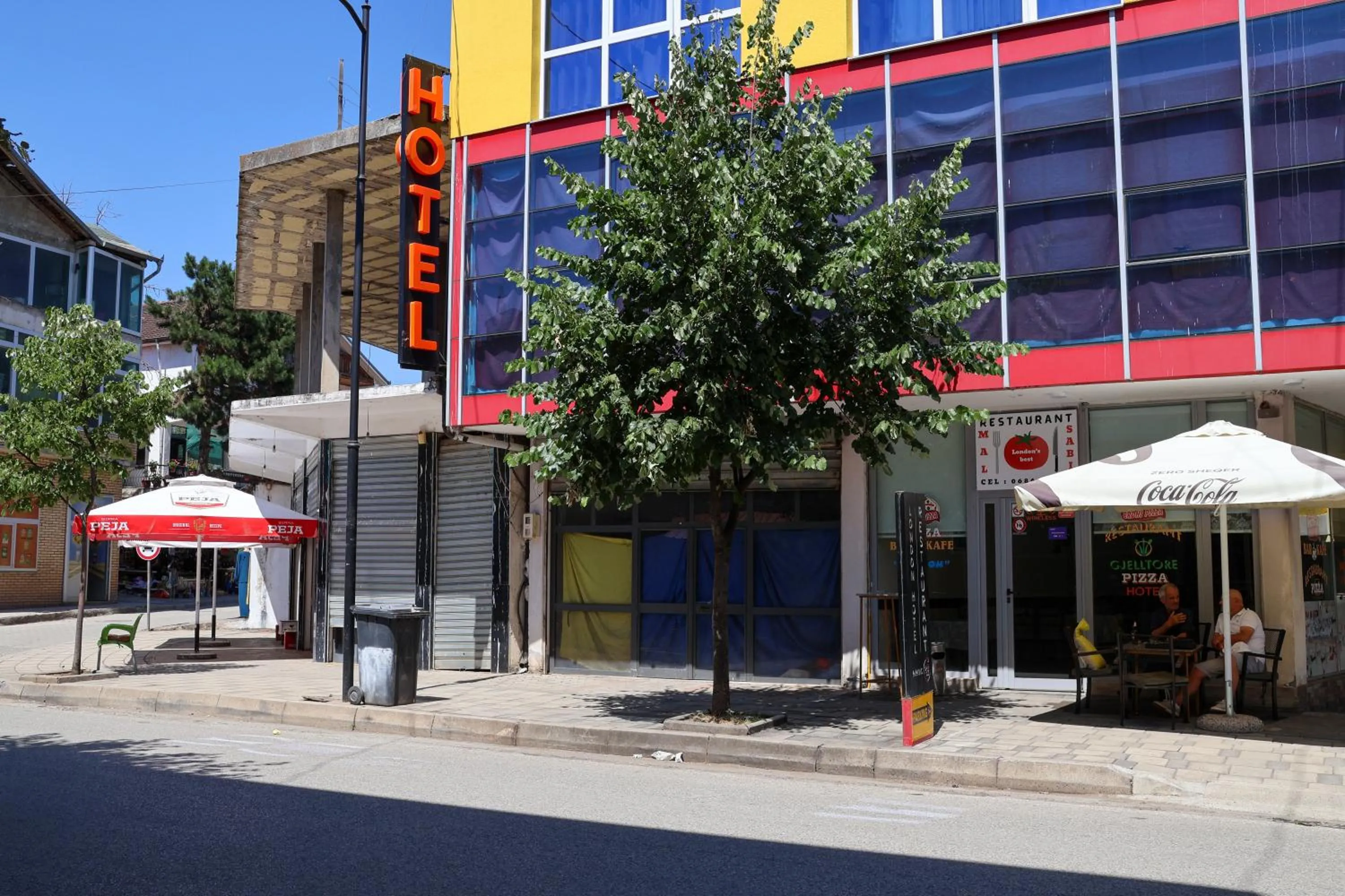 Property building in London Restaurant Hotel